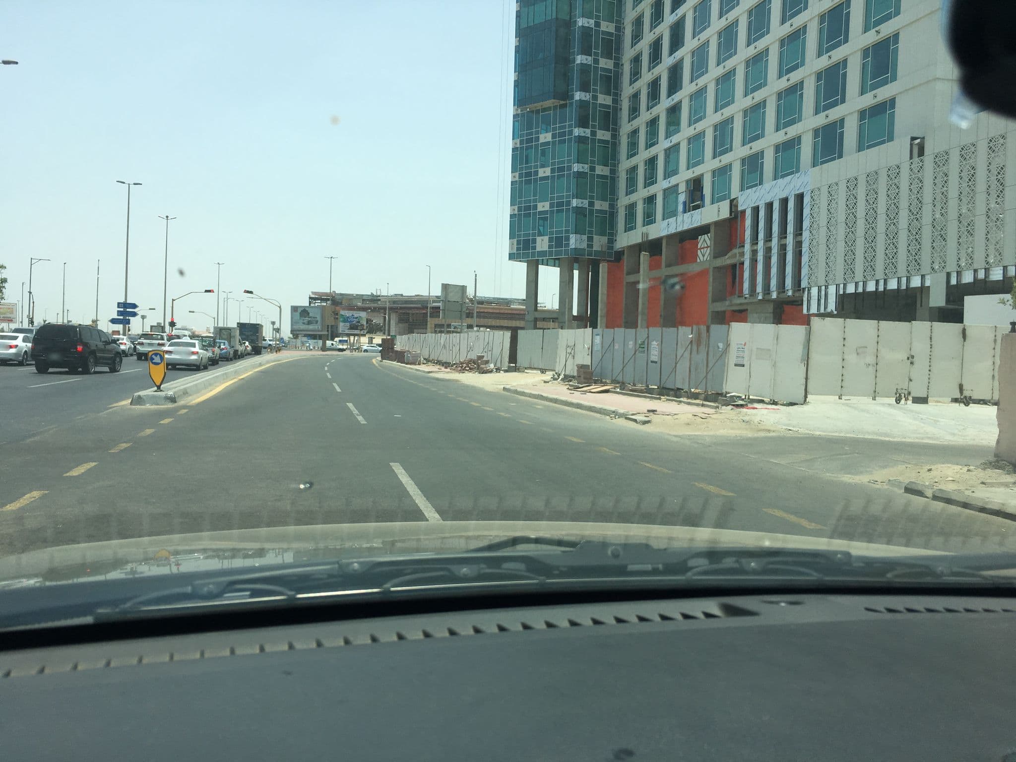 Street view near الاشارة اللي تقدر تنام فيها وتصحى ولسا ماتفك, Jeddah — © maanhazzazi (CC BY-SA · Mapillary)