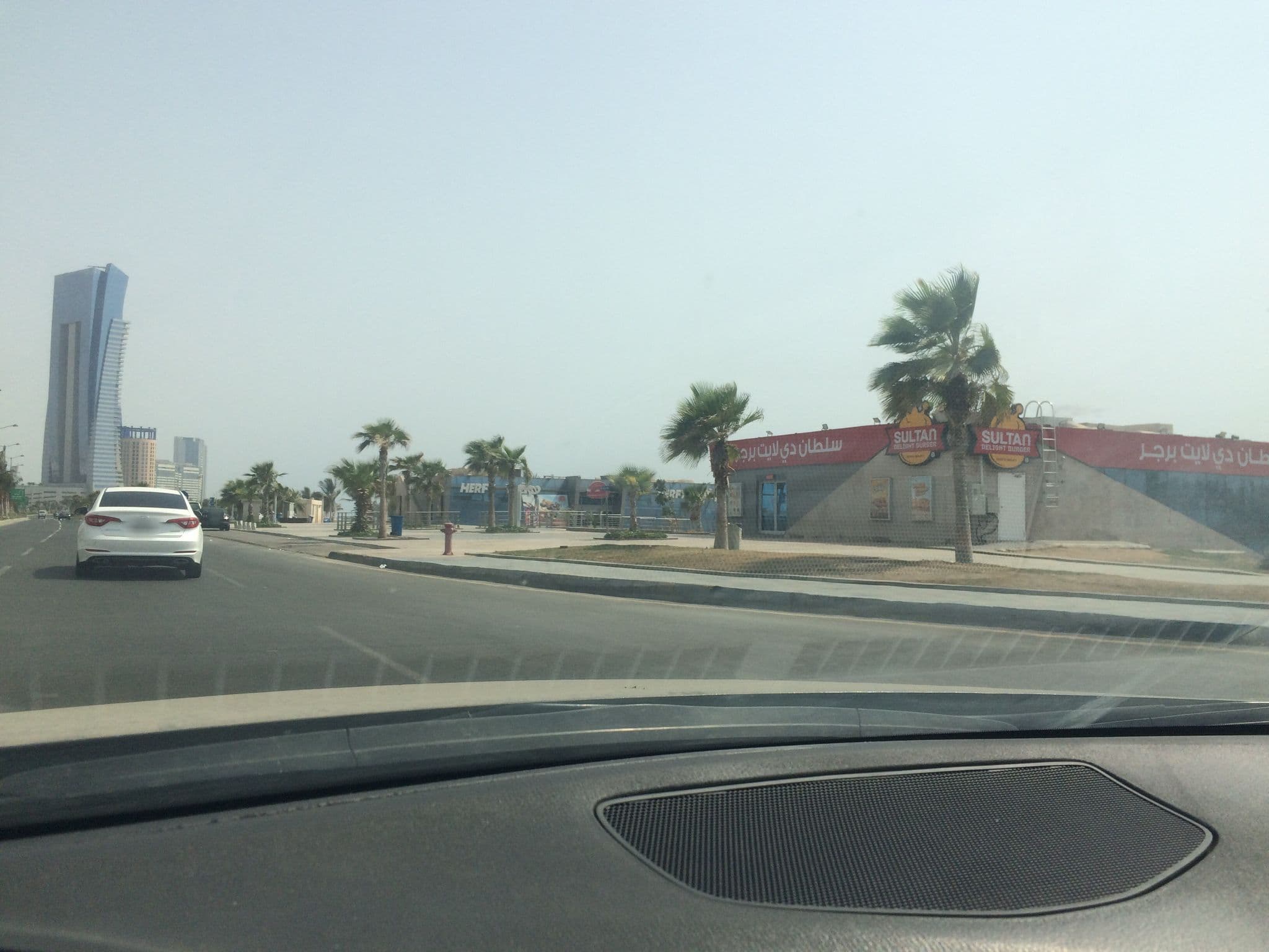 Street view near هيلتون, Jeddah — © m_hebshi (CC BY-SA · Mapillary)