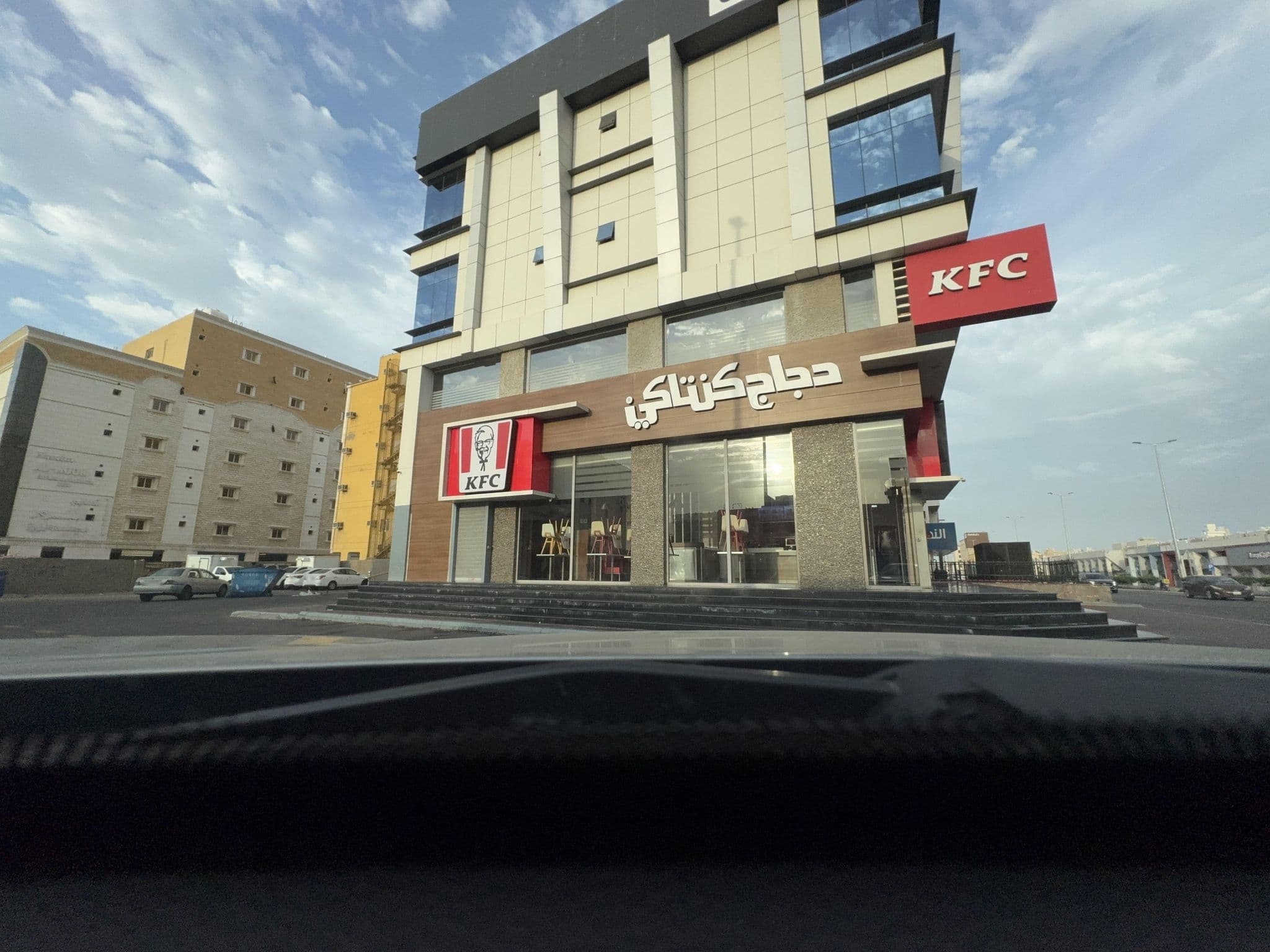 Street view near الروز الراقية للوحدات السكنية المفروشة, Jeddah — © AlFaze3_707 (CC BY-SA · Mapillary)