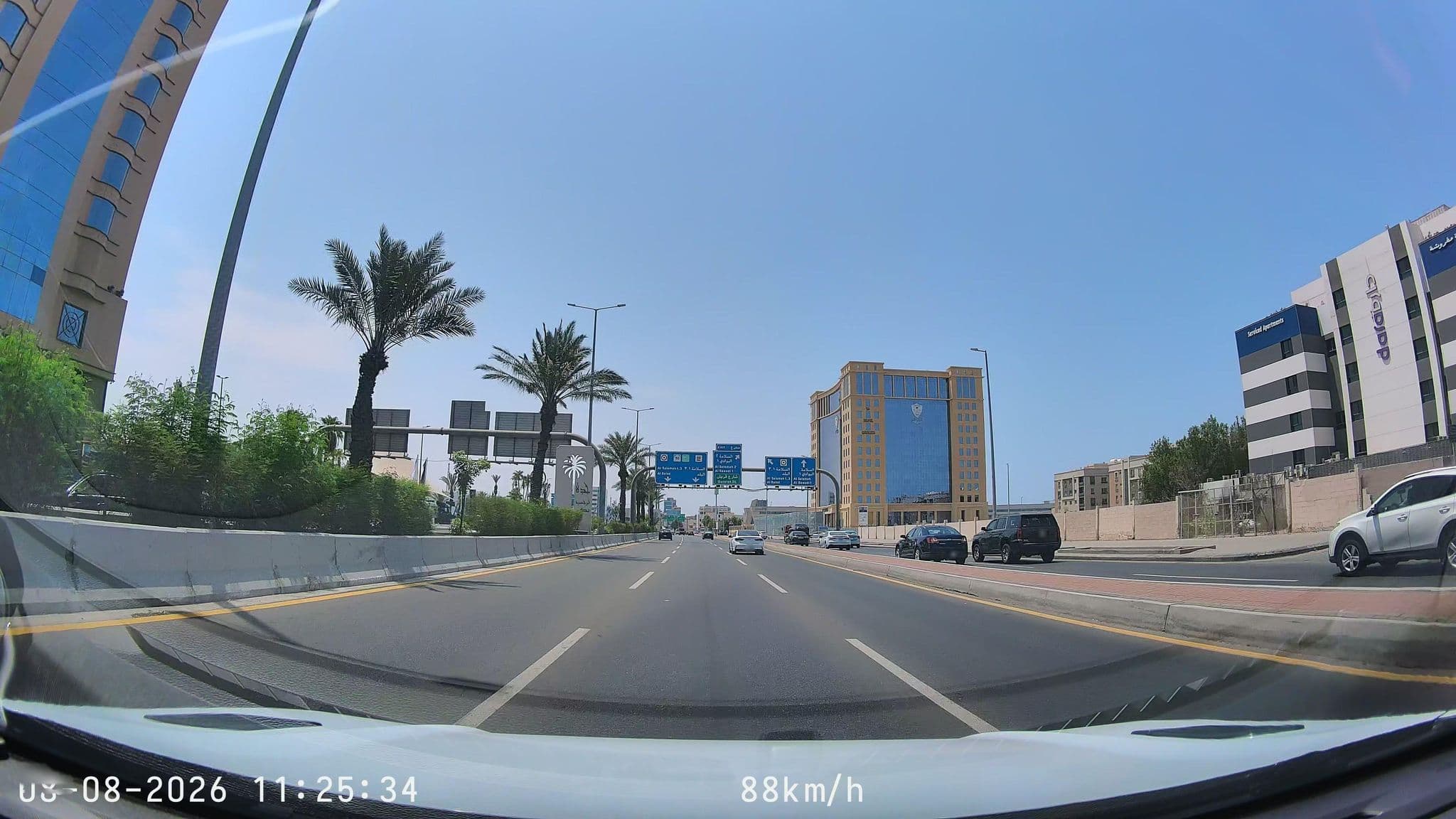 Street view near Movenpick Hotel Pool, Jeddah — © mechari (CC BY-SA · Mapillary)