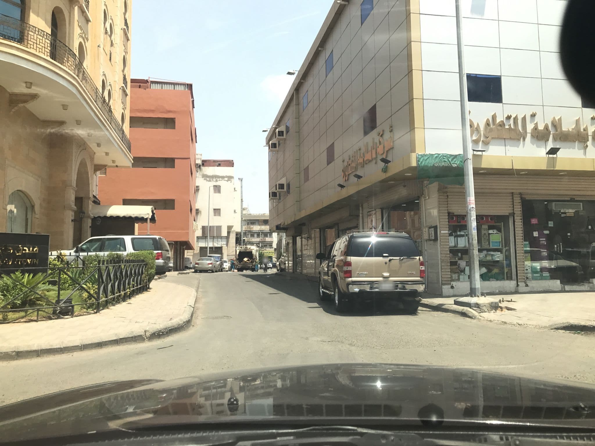 Street view near downtown hotel, Jeddah — © ia7mdoo_hotmail_com (CC BY-SA · Mapillary)