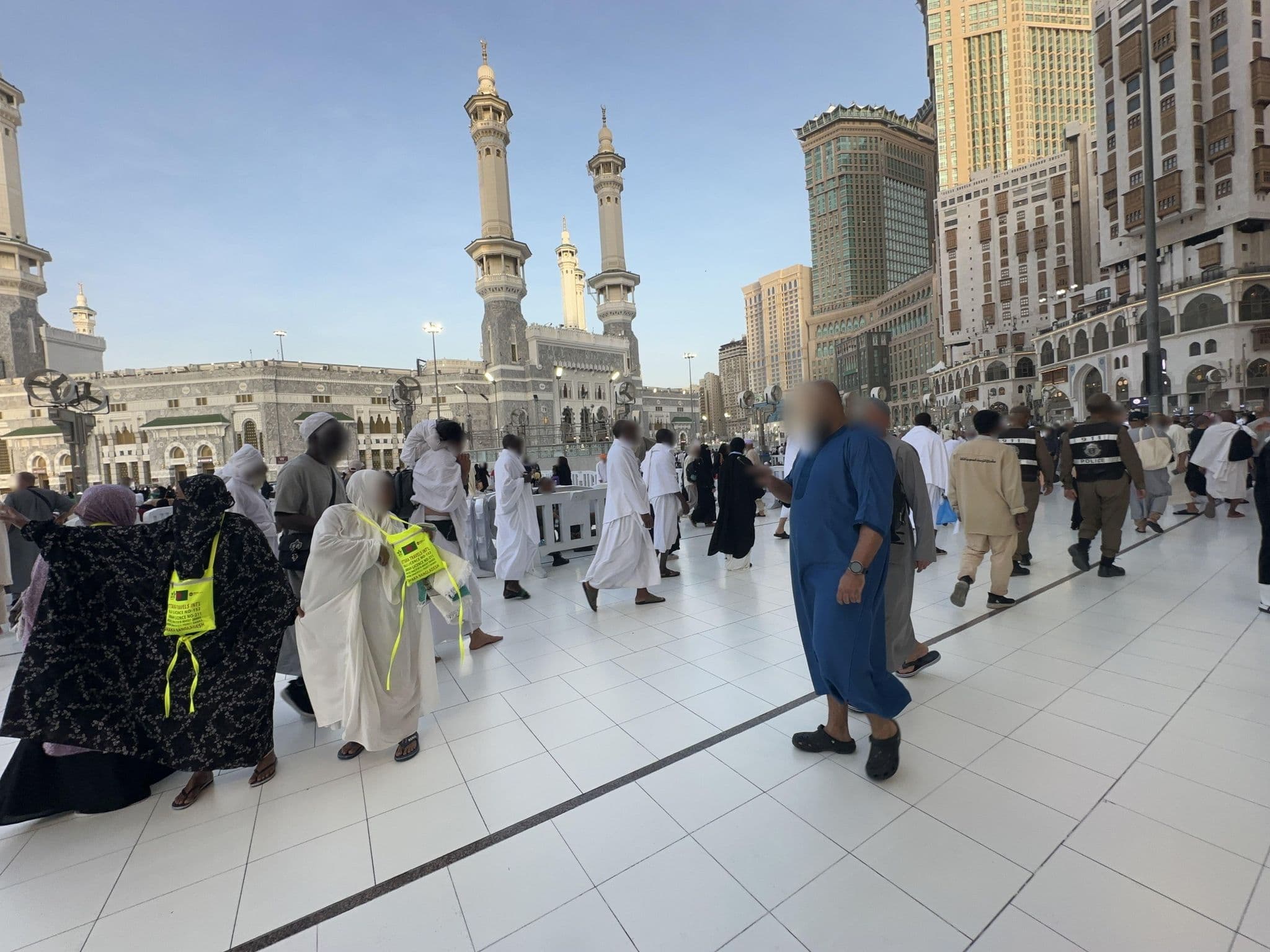 Street view near Nor Al-Salah | فندق نور الصلاح, Makkah — © asturksever (CC BY-SA · Mapillary)
