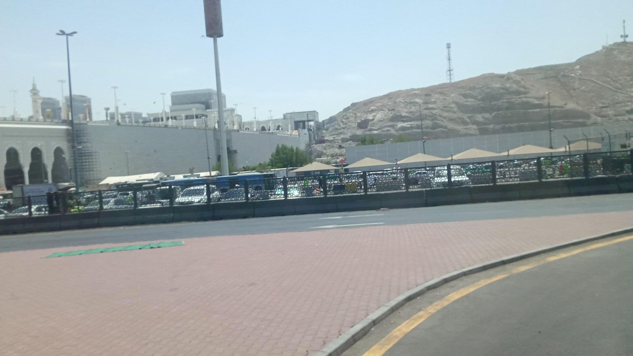 Street view near Qasr Al-Shouruq, Makkah — © danils (CC BY-SA · Mapillary)