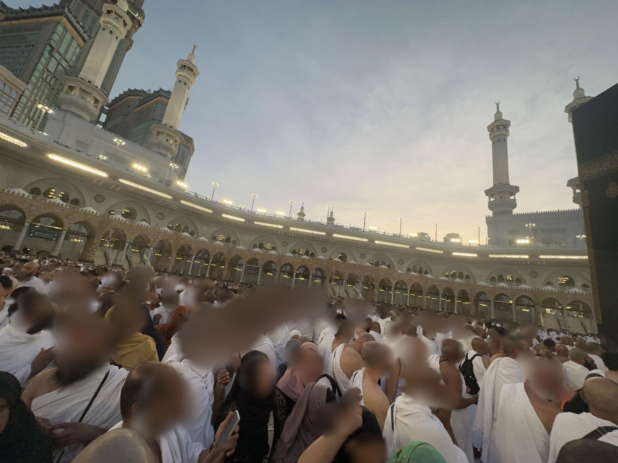 Street view near Alsafwah Hotel, Makkah — © asturksever (CC BY-SA · Mapillary)