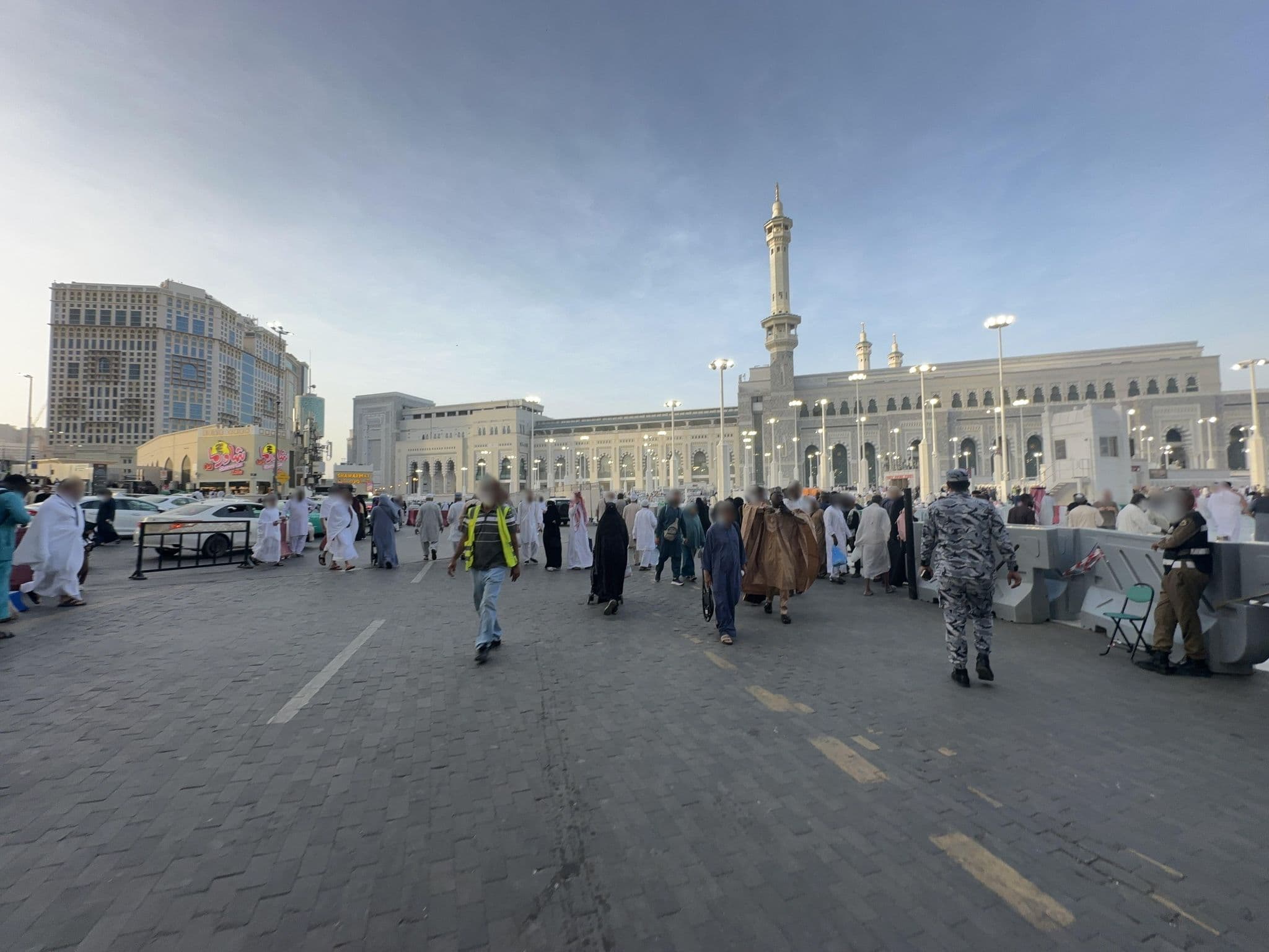 Street view near Nawazi Hotel, Makkah — © asturksever (CC BY-SA · Mapillary)