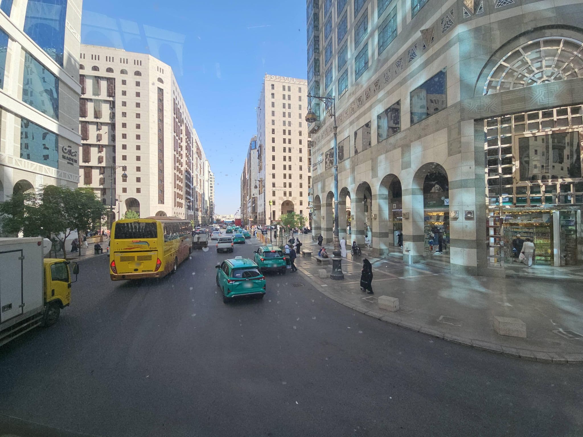 Street view near NOZOL Royal Inn نزل رويال إن, Madinah — © kirikset (CC BY-SA · Mapillary)