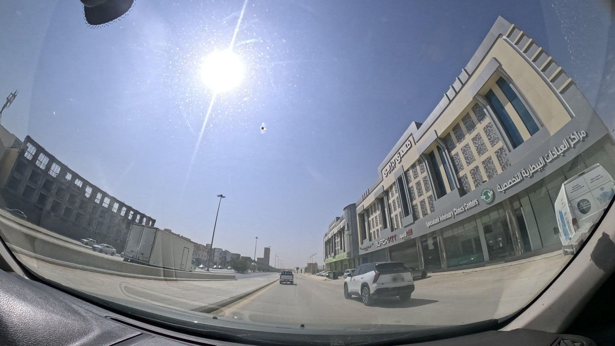Street view near Brzeen Hotel, ‘Irqah — © MahmoudRagab_HudhudMaps (CC BY-SA · Mapillary)
