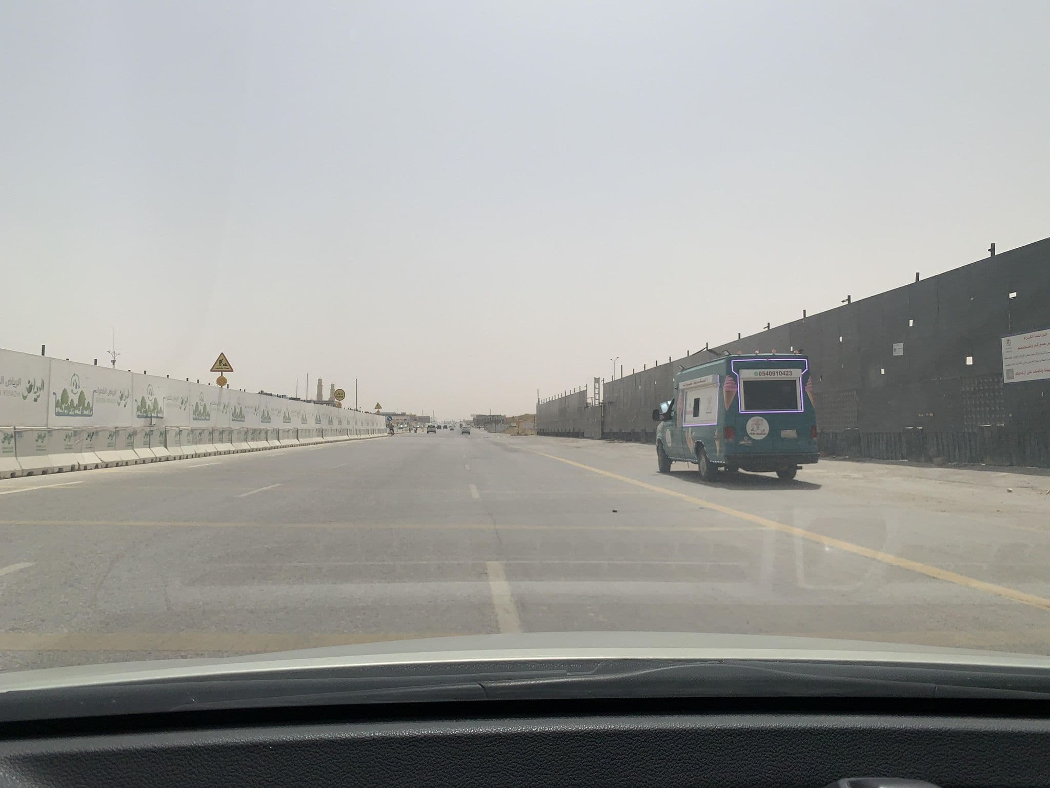Street view near شاليهات لالون, Ad Dir‘īyah — © MahmoudRagab_HudhudMaps (CC BY-SA · Mapillary)