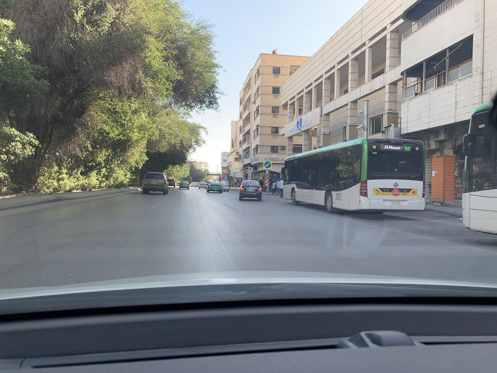 Street view near Qasr Al Hamra Al Aswaq, Riyadh — © mana11ahmad (CC BY-SA · Mapillary)