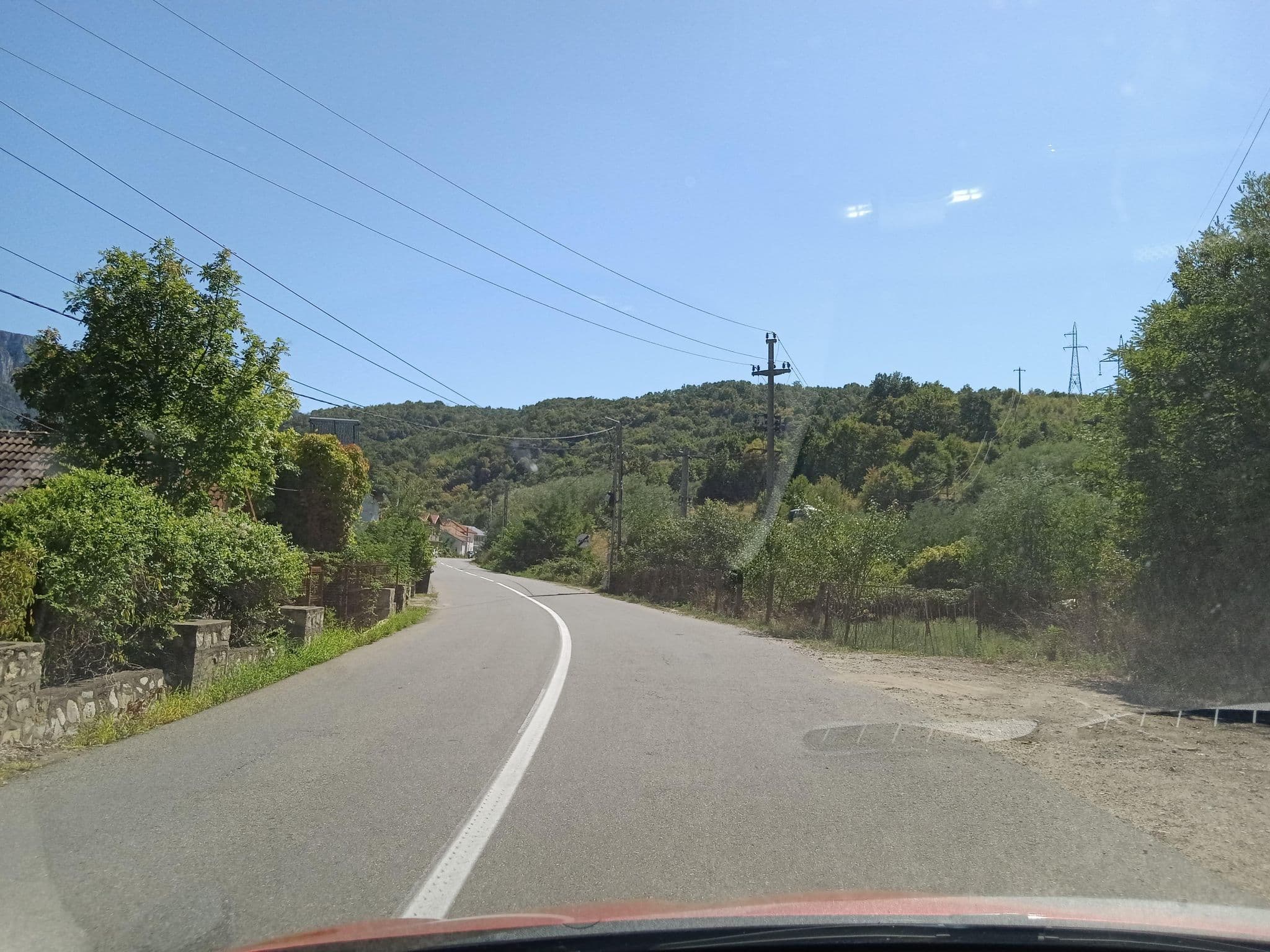 Street view near Pensiunea Aprilie, Dubova — © nglf (CC BY-SA · Mapillary)