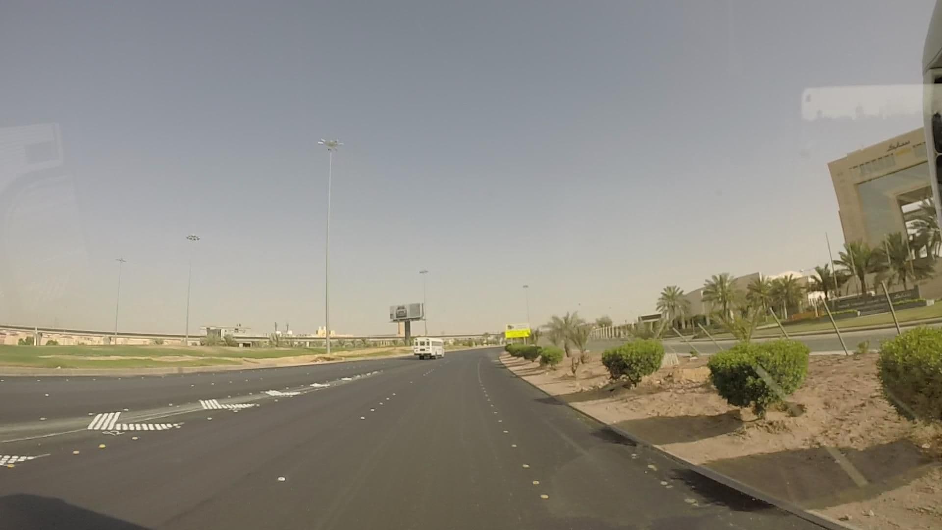 Street view near شاليهات قرية الثمامة, Riyadh — © mikelo (CC BY-SA · Mapillary)