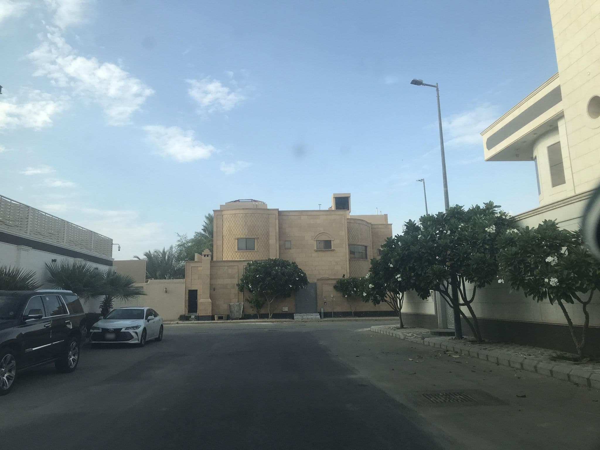 Street view near Al Raha Al Masiya Apartment Hotel, Buraydah — © FahadAlharbi (CC BY-SA · Mapillary)