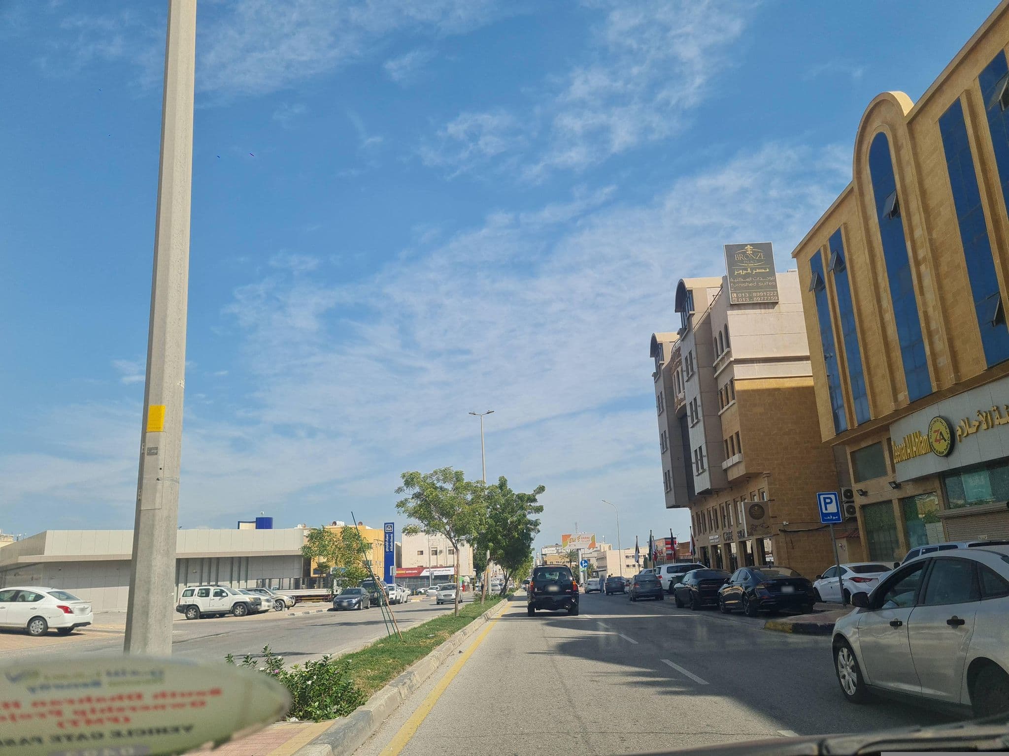 Street view near أجنحة روتانا, Khobar — © dinshkm (CC BY-SA · Mapillary)