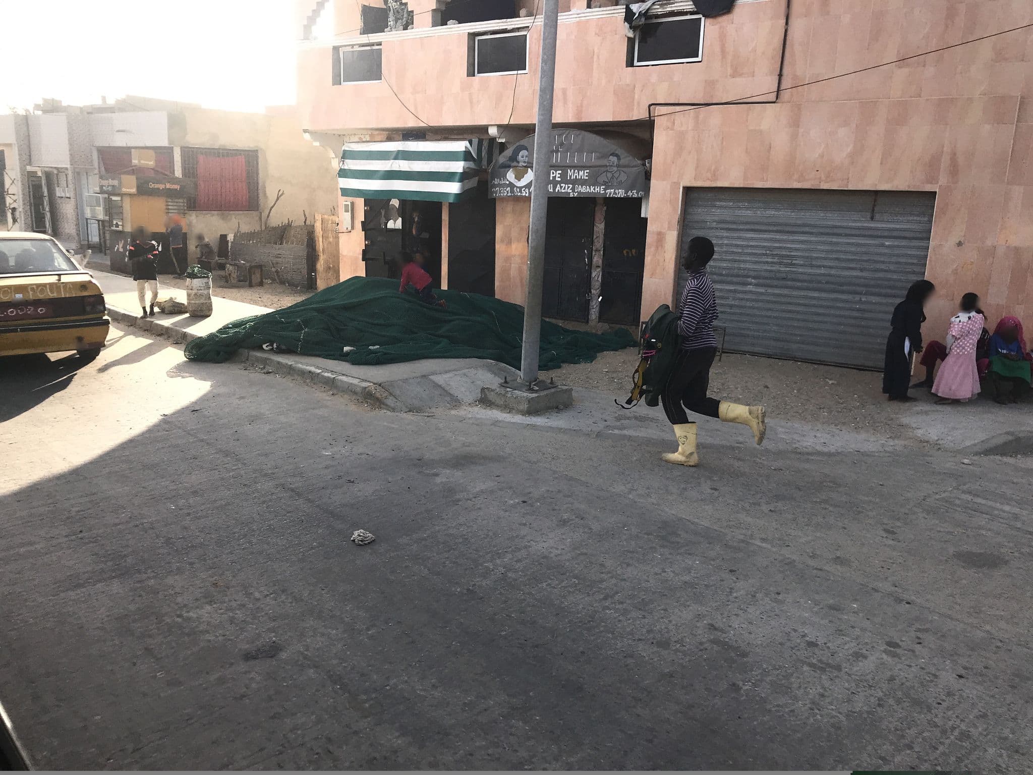 Street view near Auberge du Pélican, Saint-Louis — © ibou1003 (CC BY-SA · Mapillary)