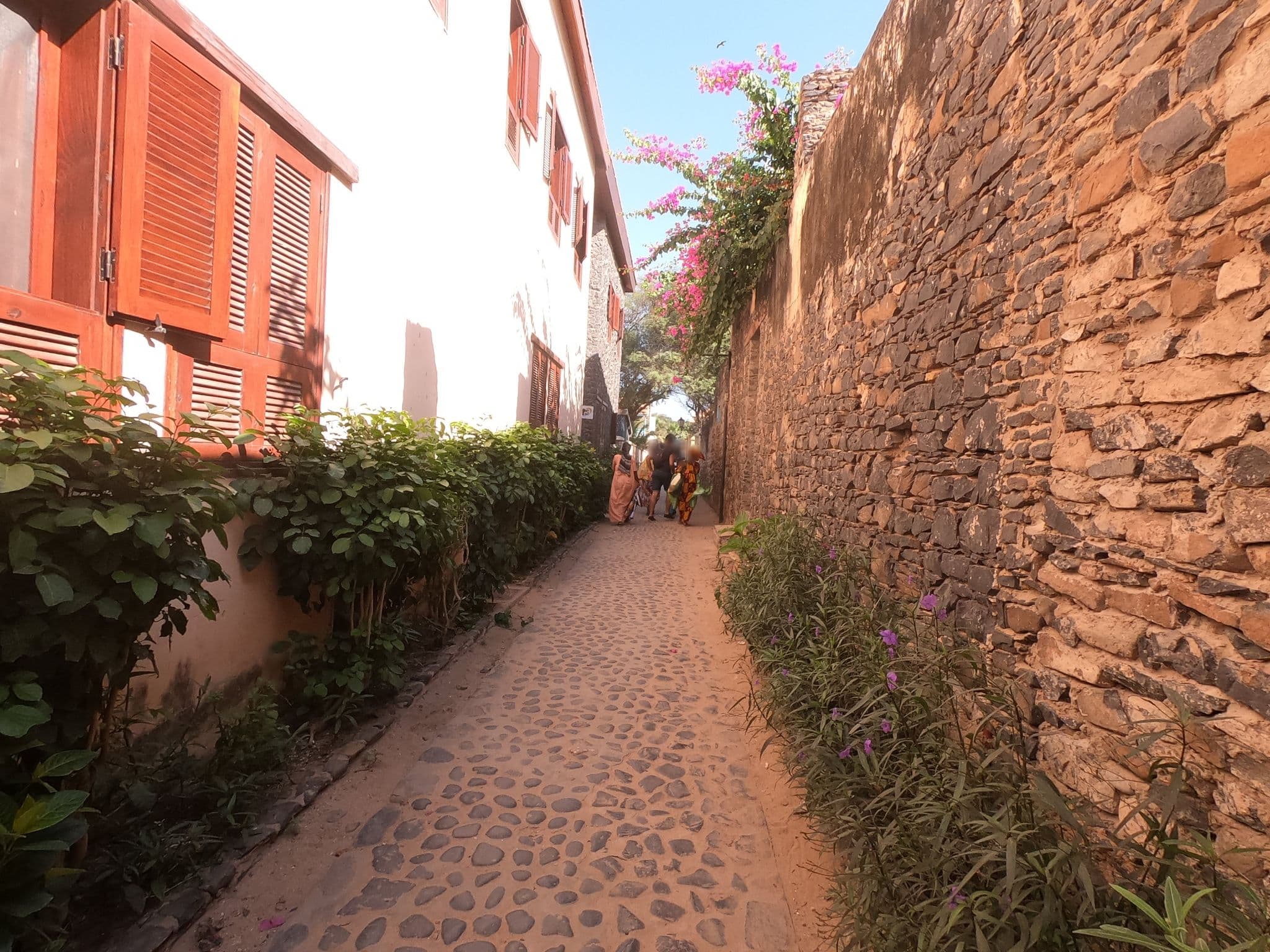 Street view near Hotel Municipal Porte du Retour, Le Plateau — © asturksever (CC BY-SA · Mapillary)