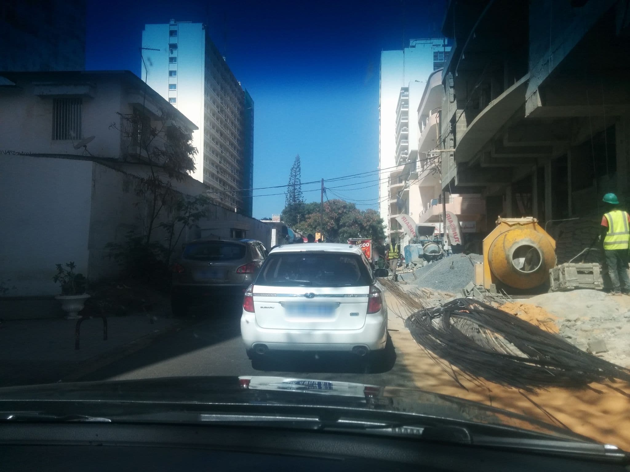 Street view near Le Ndiambour Hôtel et Résidence, Le Plateau — © laminendiaye (CC BY-SA · Mapillary)