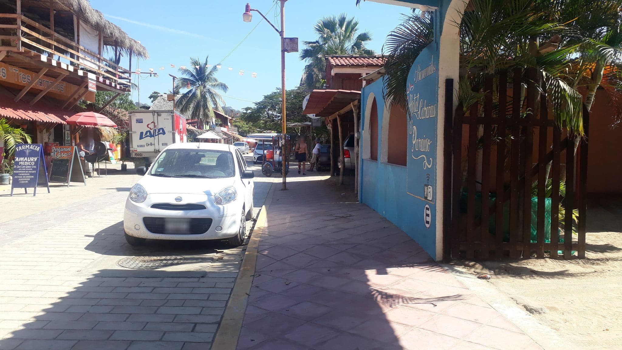 Street view near Hotel Cabañas El Paraiso, Puerto Ángel — © mapillarymatt (CC BY-SA · Mapillary)