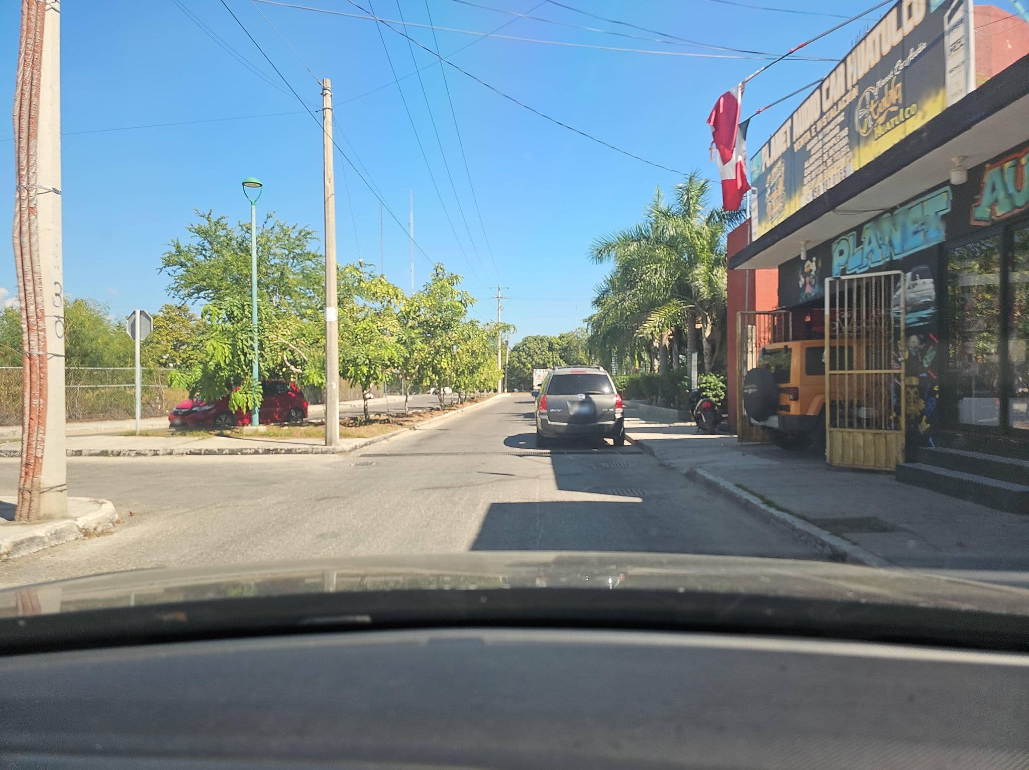 Street view near Hotel Cazandoo, Crucecita — © ezaratemx (CC BY-SA · Mapillary)