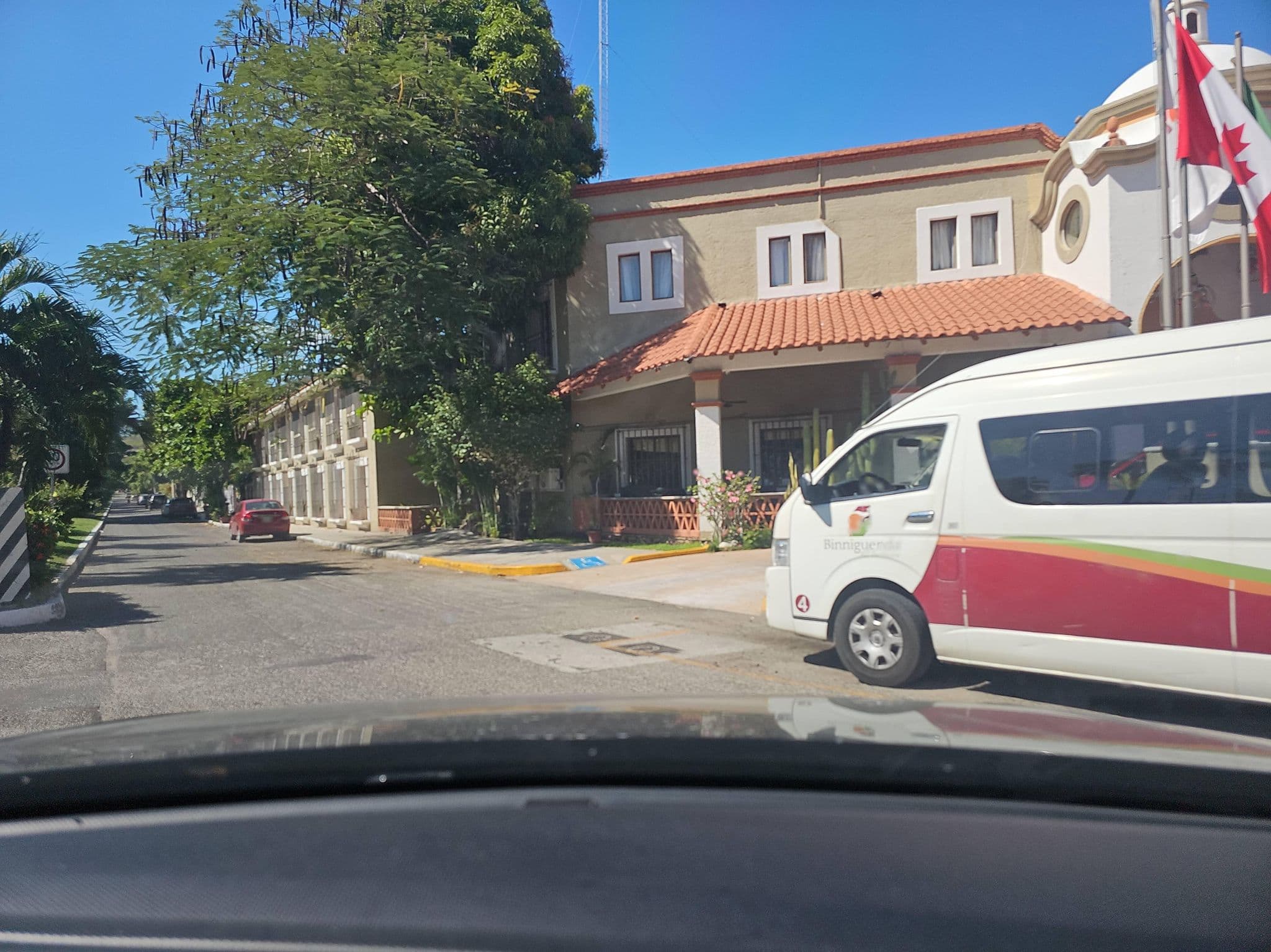 Street view near Alberca Binniguenda, Crucecita — © ezaratemx (CC BY-SA · Mapillary)