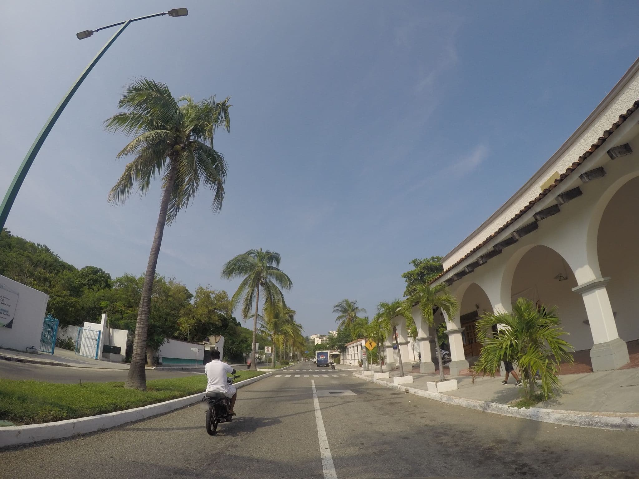 Street view near Alberca Hotel Santa Cruz, Crucecita — © t0mmy (CC BY-SA · Mapillary)