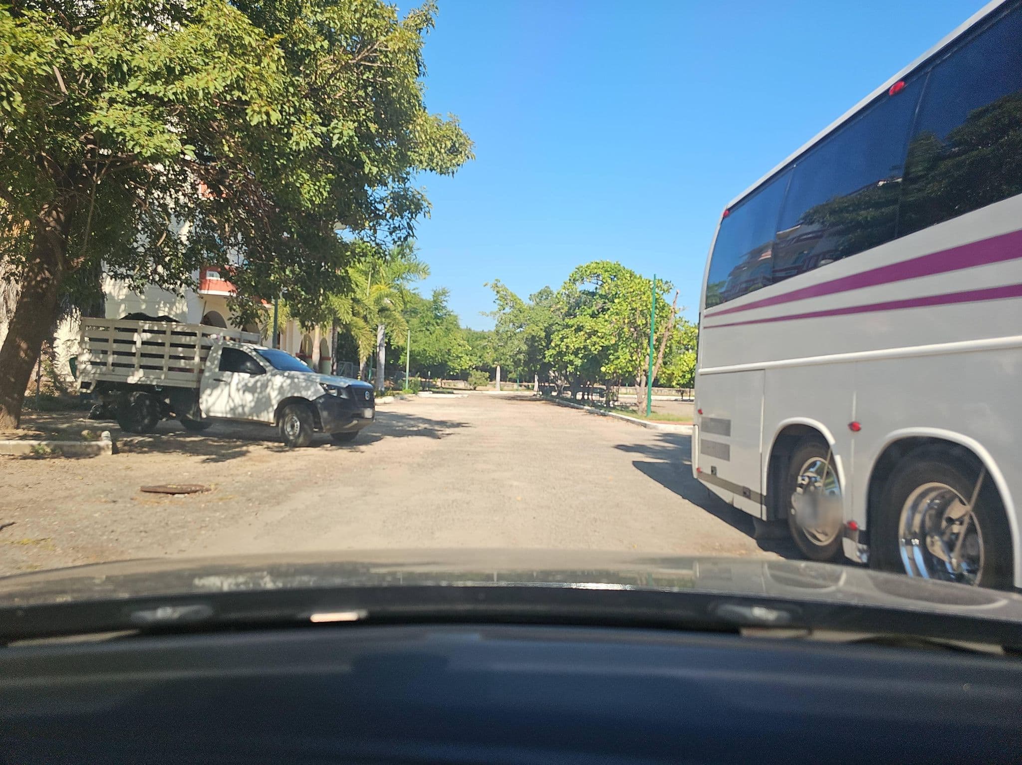 Street view near Hotel Dolphin Inn, Crucecita — © ezaratemx (CC BY-SA · Mapillary)