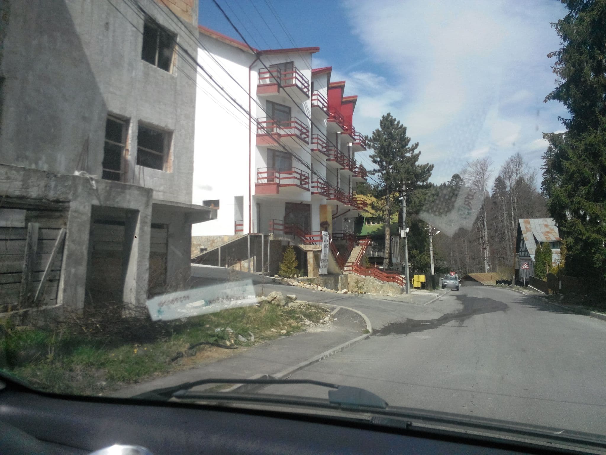 Street view near Hotel Marea Neagră, Sinaia