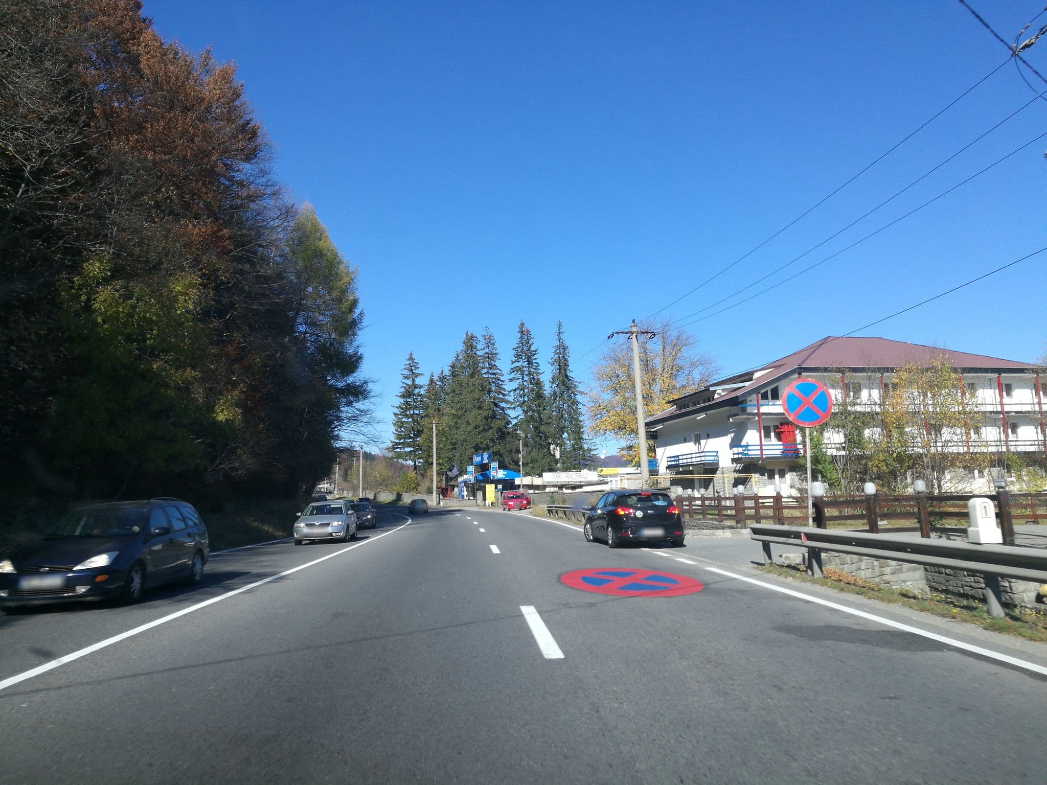 Street view near Pensiunea Tranzit, Sinaia — © rsandu (CC BY-SA · Mapillary)