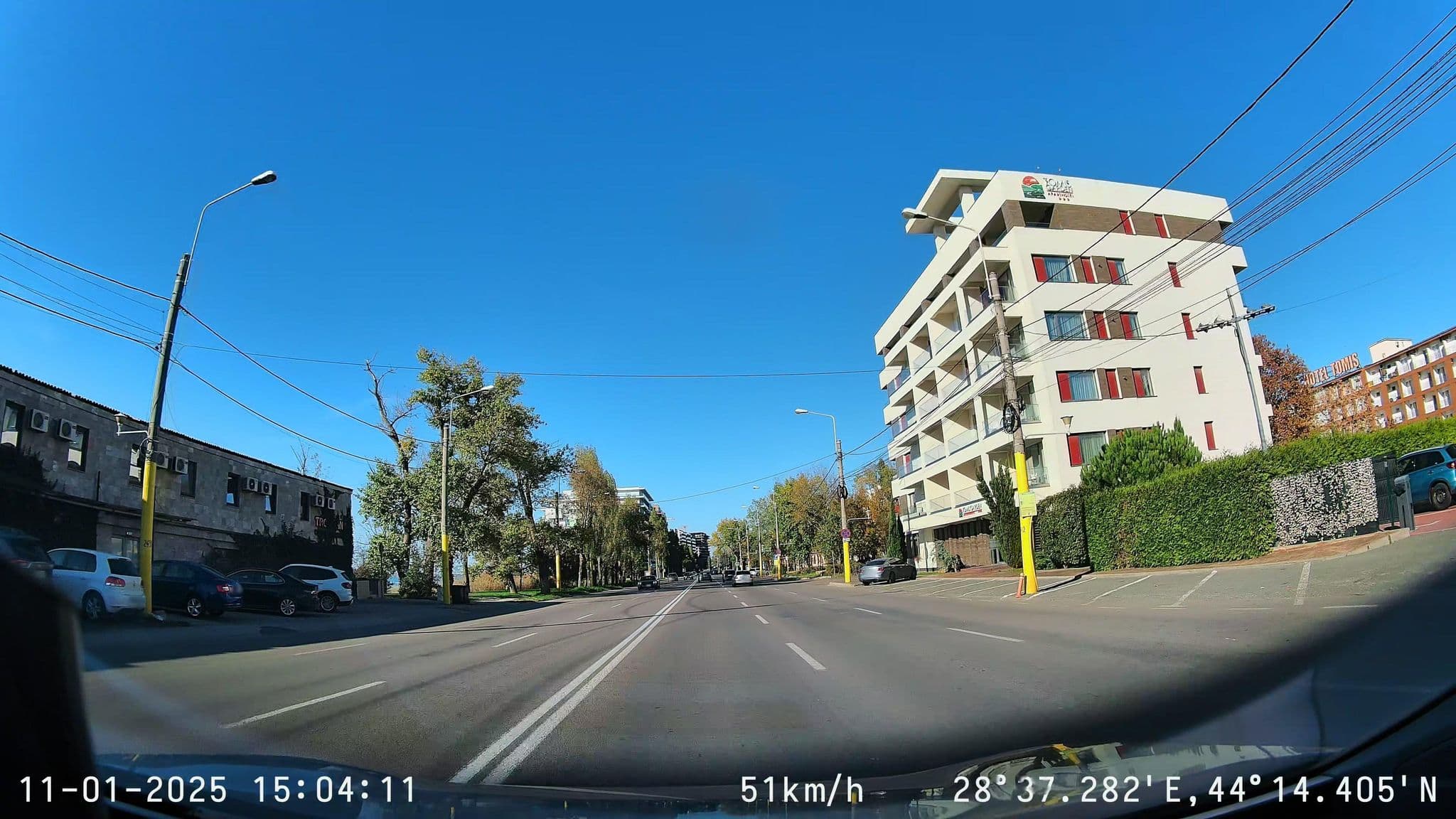 Street view near Tropicana, Palazu Mare