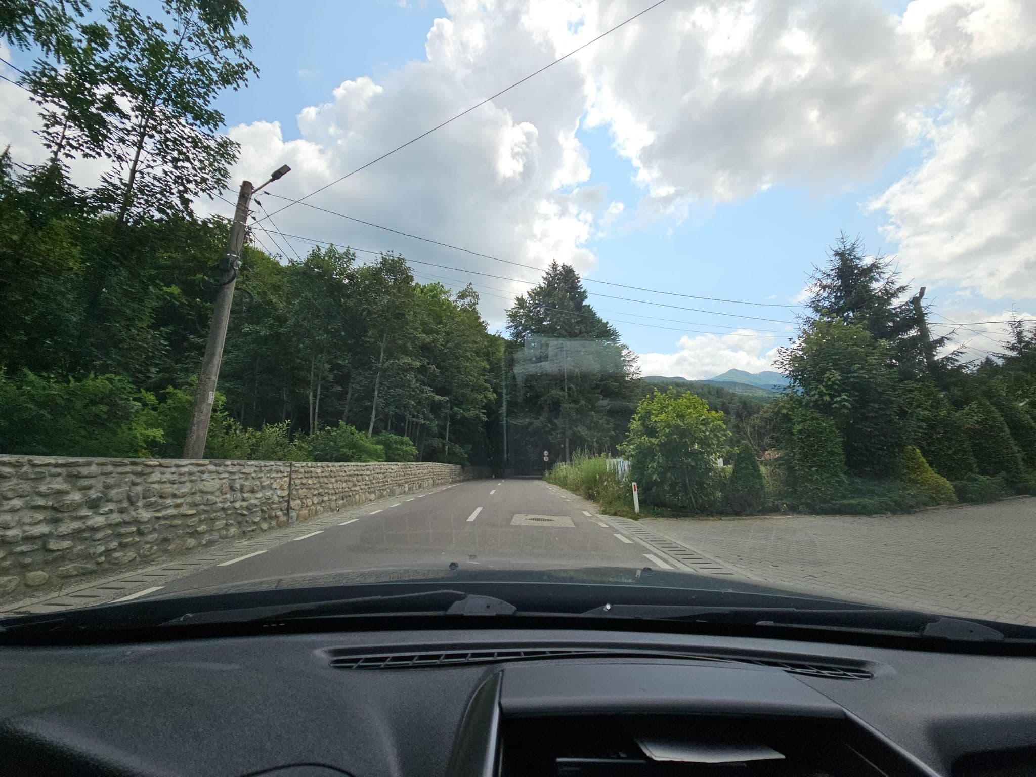 Street view near Pensiunea Miruna, Drăguș — © agamarcelnicolae (CC BY-SA · Mapillary)