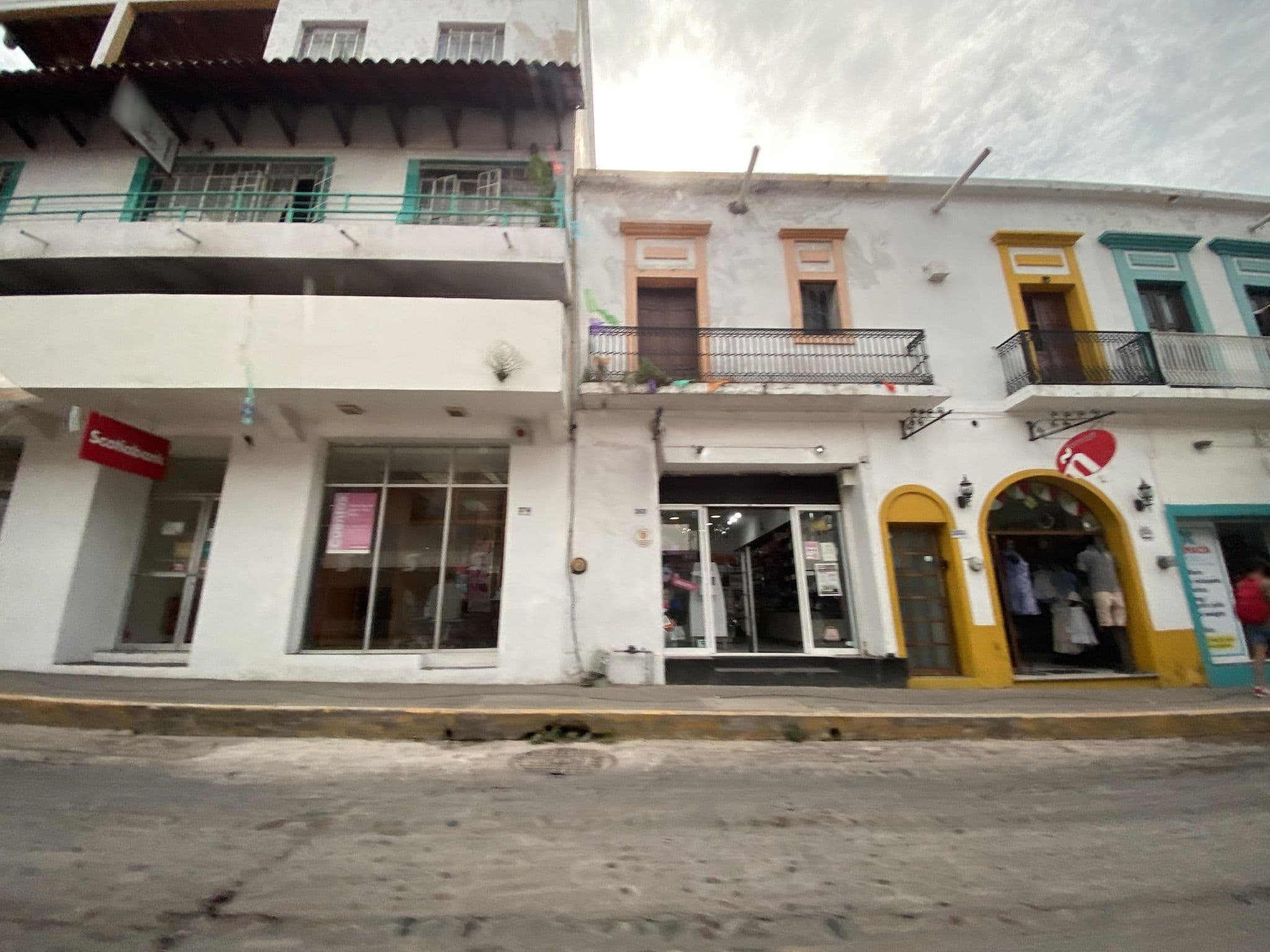 Street view near Casa Kraken Hostel, Puerto Vallarta — © arturoae (CC BY-SA · Mapillary)