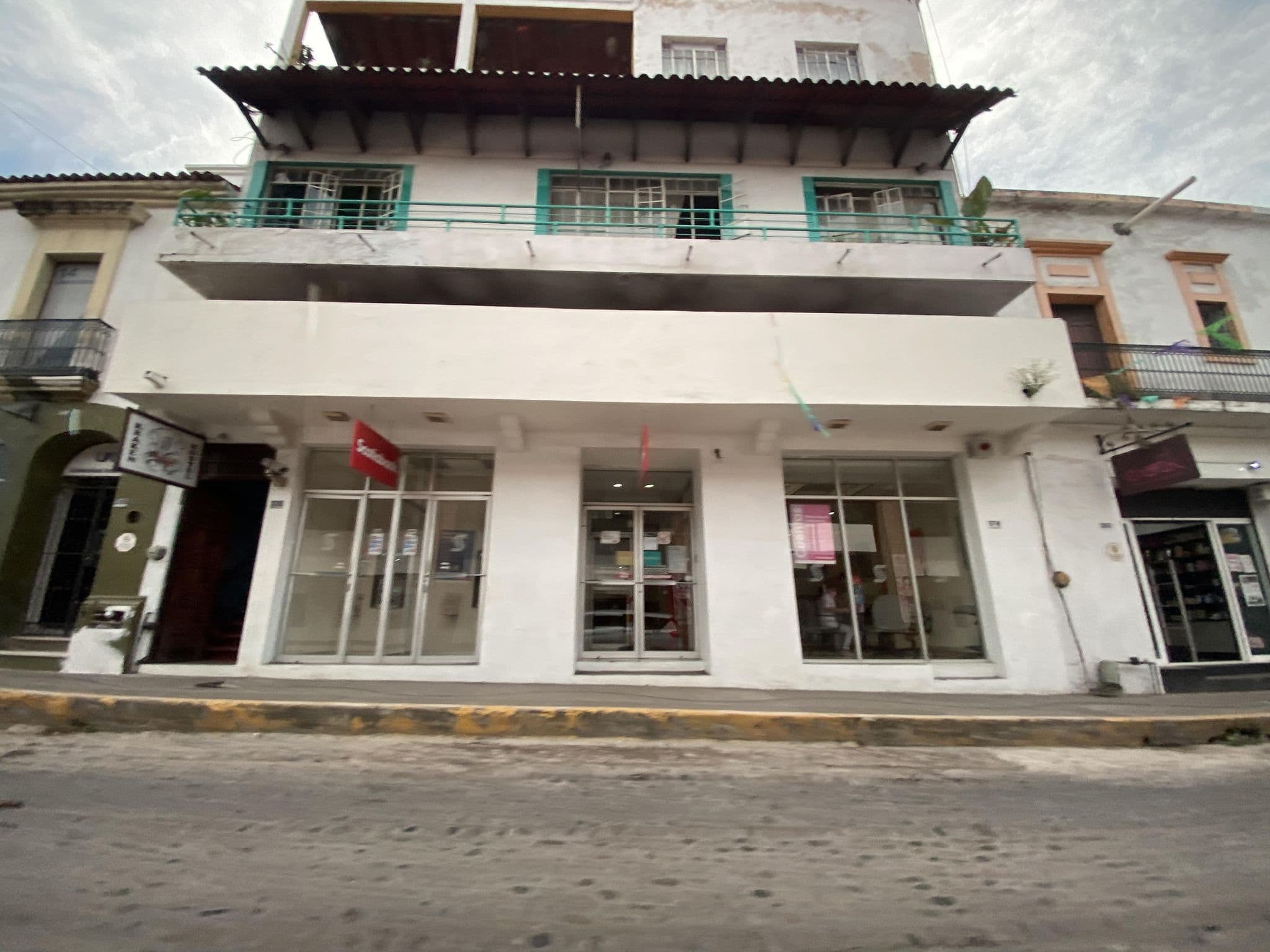 Street view near Viva la Vida Hostel, Puerto Vallarta — © arturoae (CC BY-SA · Mapillary)