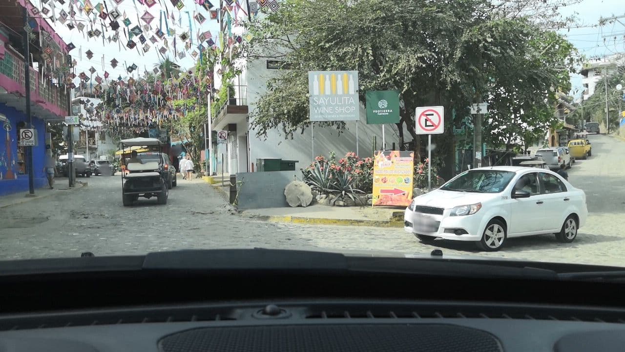 Street view near Hostal La Estacion., Sayulita — © oramire (CC BY-SA · Mapillary)
