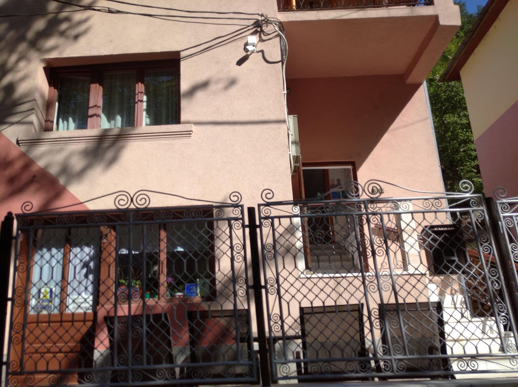 Street view near Pensiunea Speranța, Băile Herculane — © grozsa11 (CC BY-SA · Mapillary)