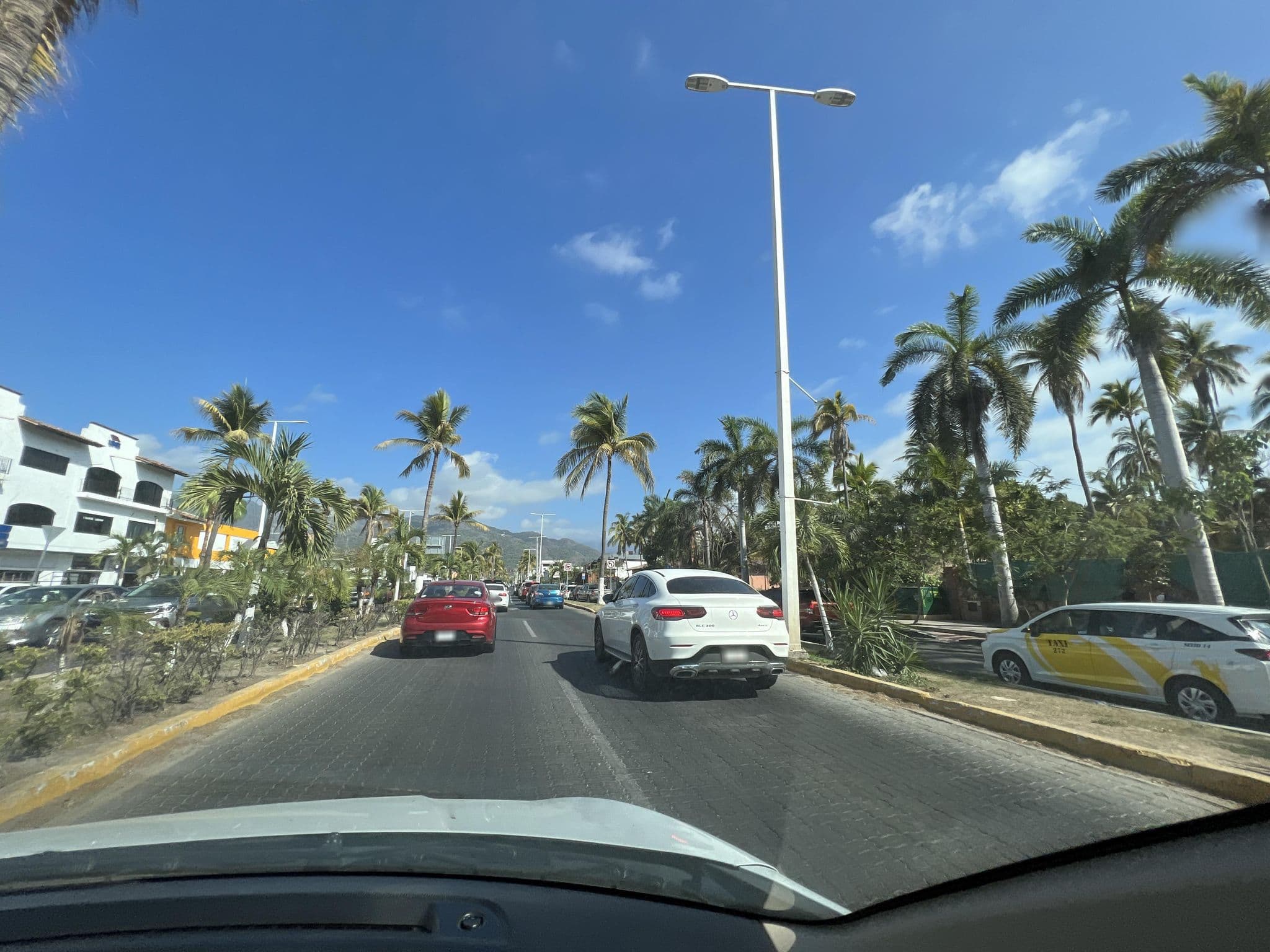 Street view near Hoteles Qualton, Puerto Vallarta — © canyonsrcool (CC BY-SA · Mapillary)