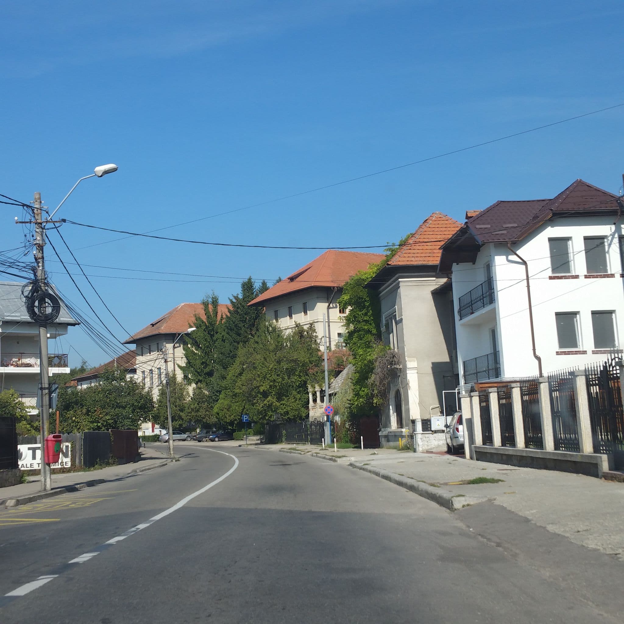Street view near Vila Bichir, Curtea de Argeş — © andreistar (CC BY-SA · Mapillary)