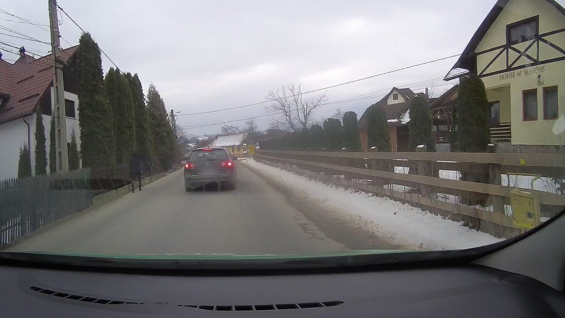 Street view near House of Seasons - Bran, Bran — © tavi (CC BY-SA · Mapillary)