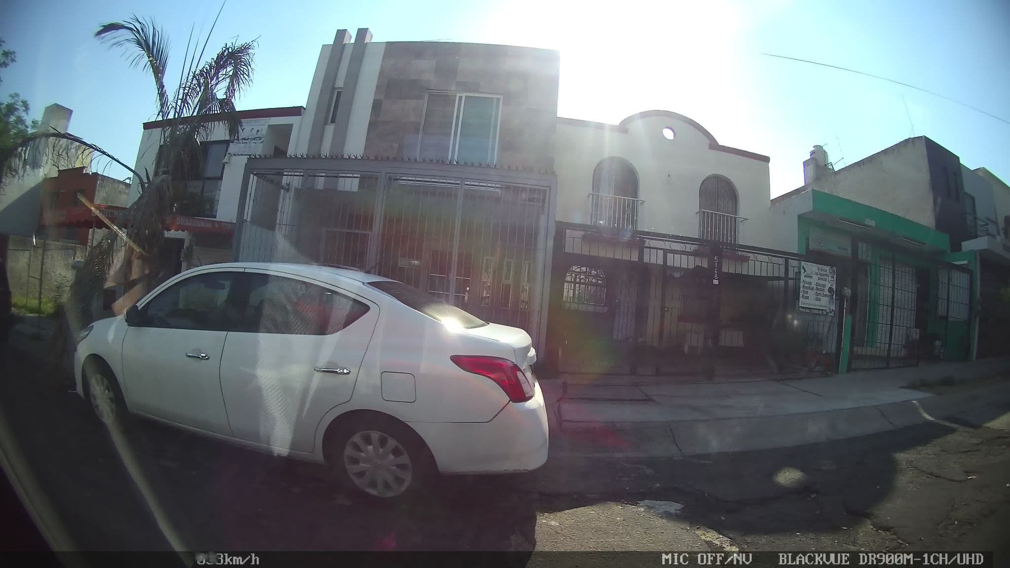 Street view near The Cozzy Lion Inn in Narnia, Paseo del Prado — © kaart_3 (CC BY-SA · Mapillary)