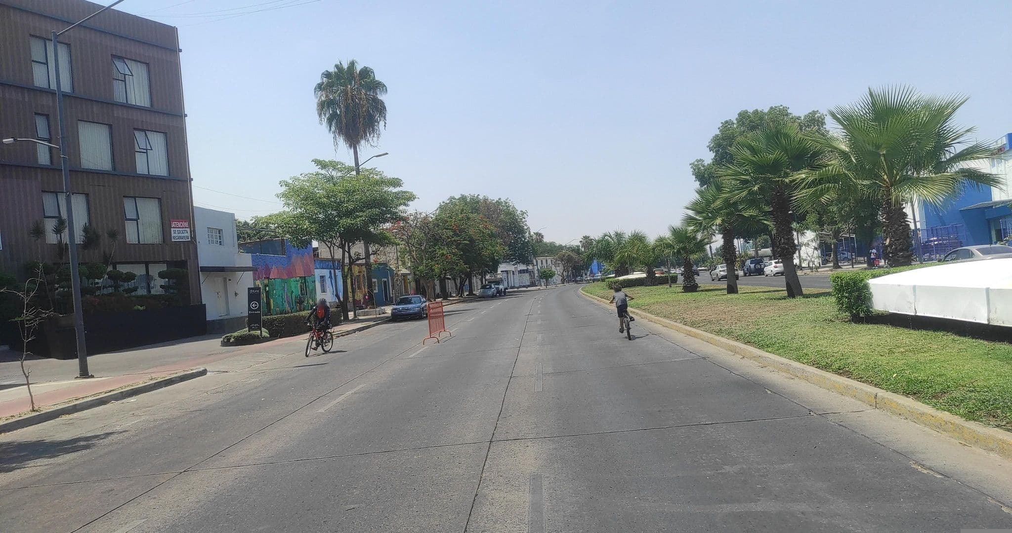 Street view near Okura Suites & Villas  (Motel 5*), Guadalajara — © josuer (CC BY-SA · Mapillary)