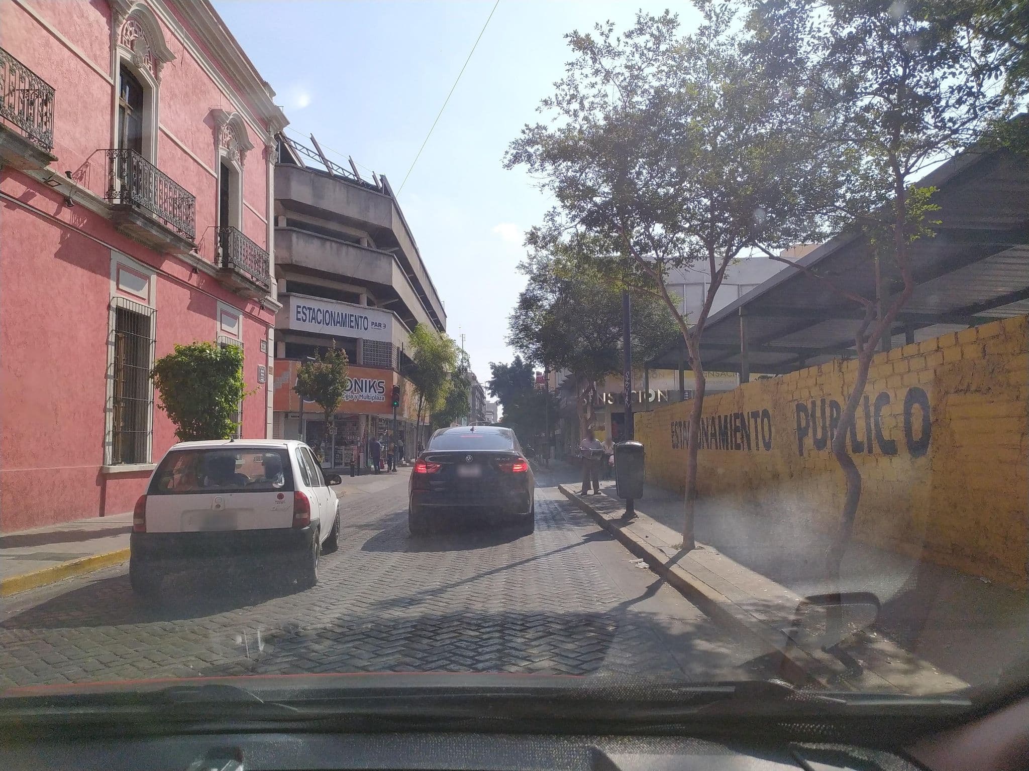 Street view near Hotel y Suites Internacional de Guadalajara, Guadalajara — © xe1gyp (CC BY-SA · Mapillary)