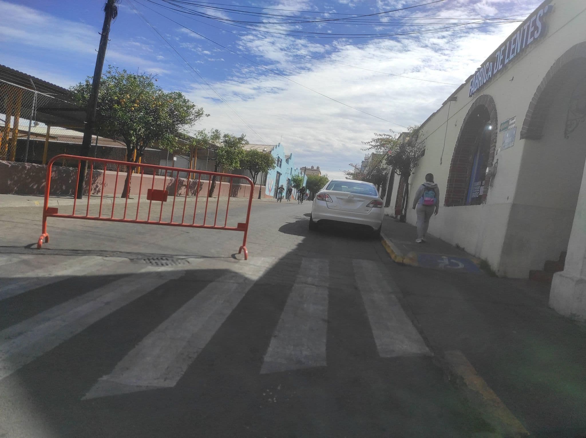 Street view near Centro De Visitantes Tlaquepaque, Tlaquepaque — © josuer (CC BY-SA · Mapillary)