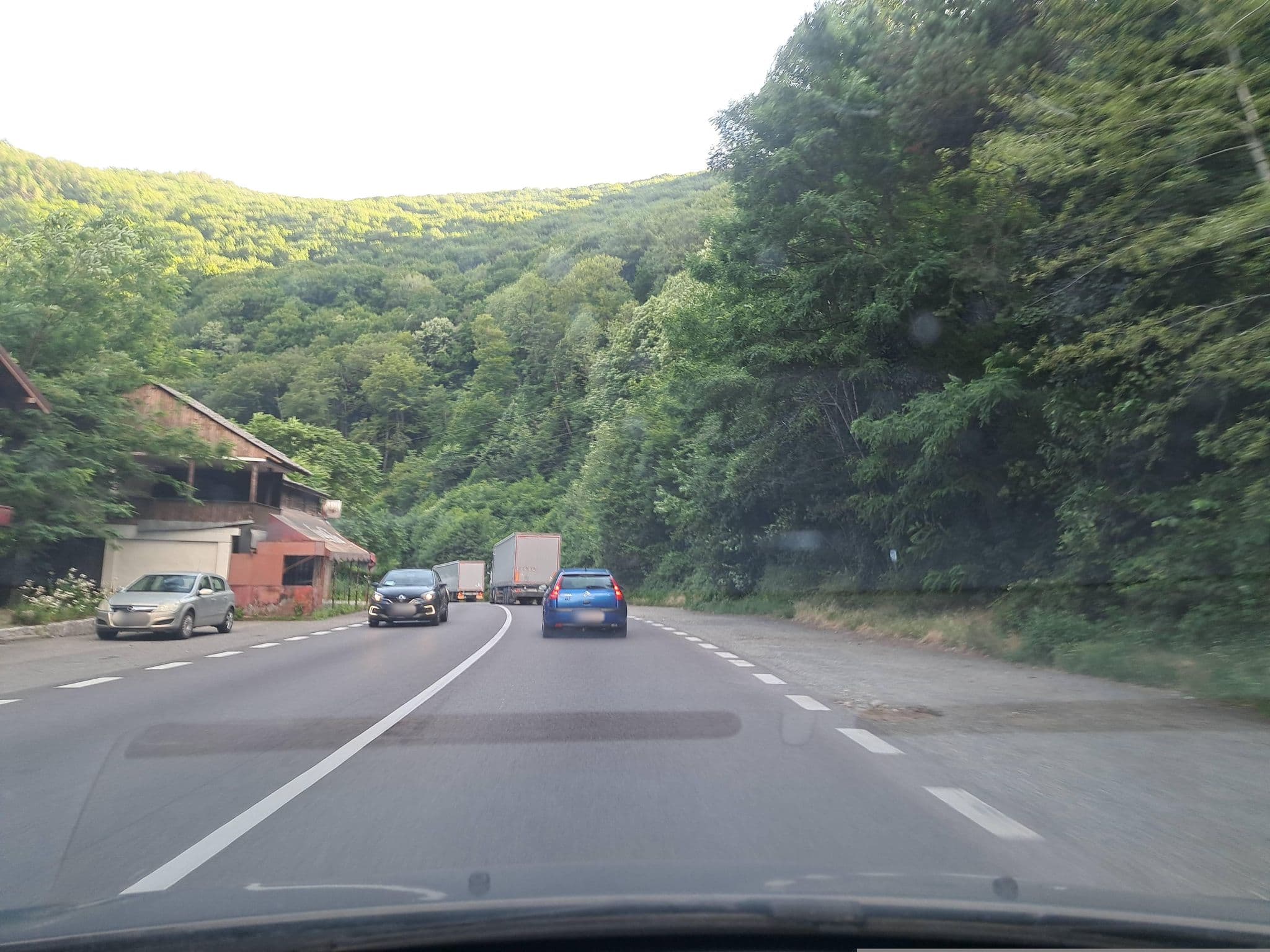 Street view near Hanul Haiducilor, Brezoi — © tavi (CC BY-SA · Mapillary)