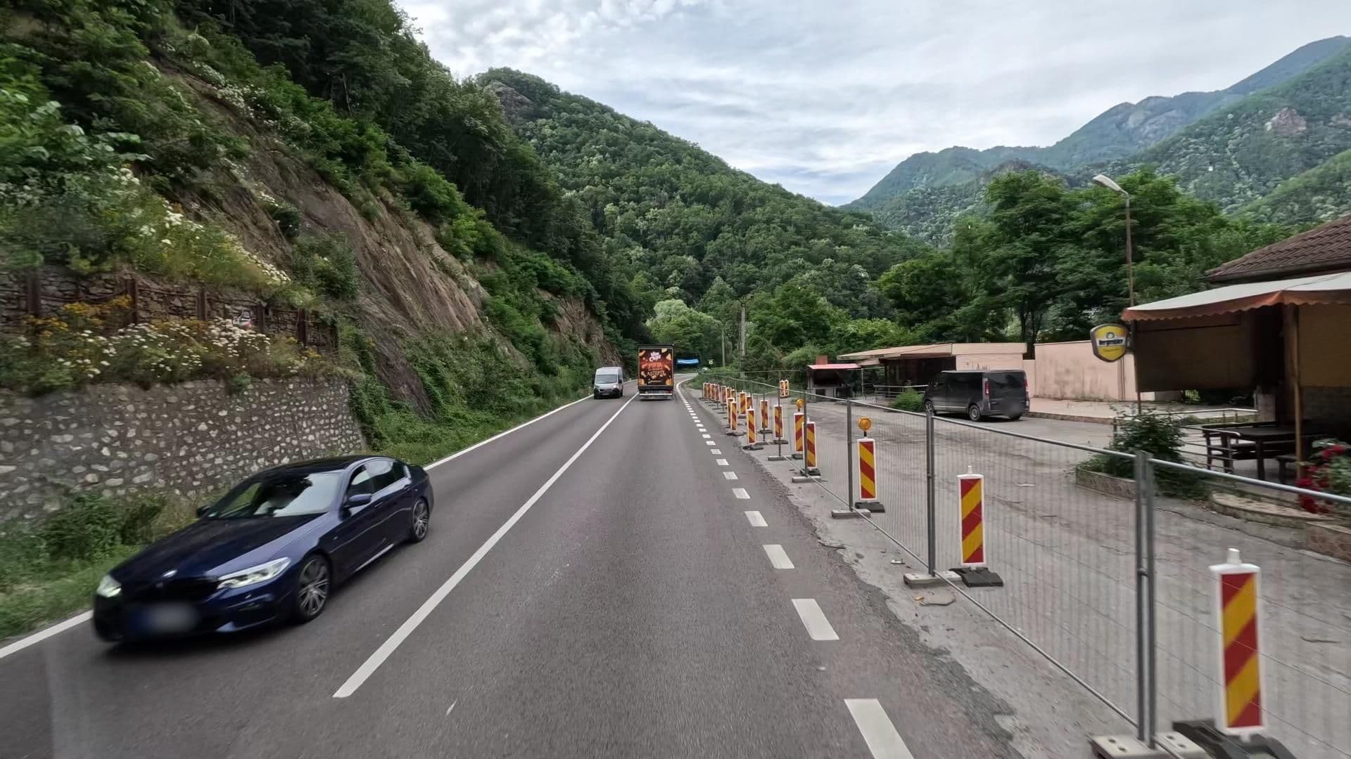Street view near Hotel Lotrișor, Brezoi — © bct (CC BY-SA · Mapillary)