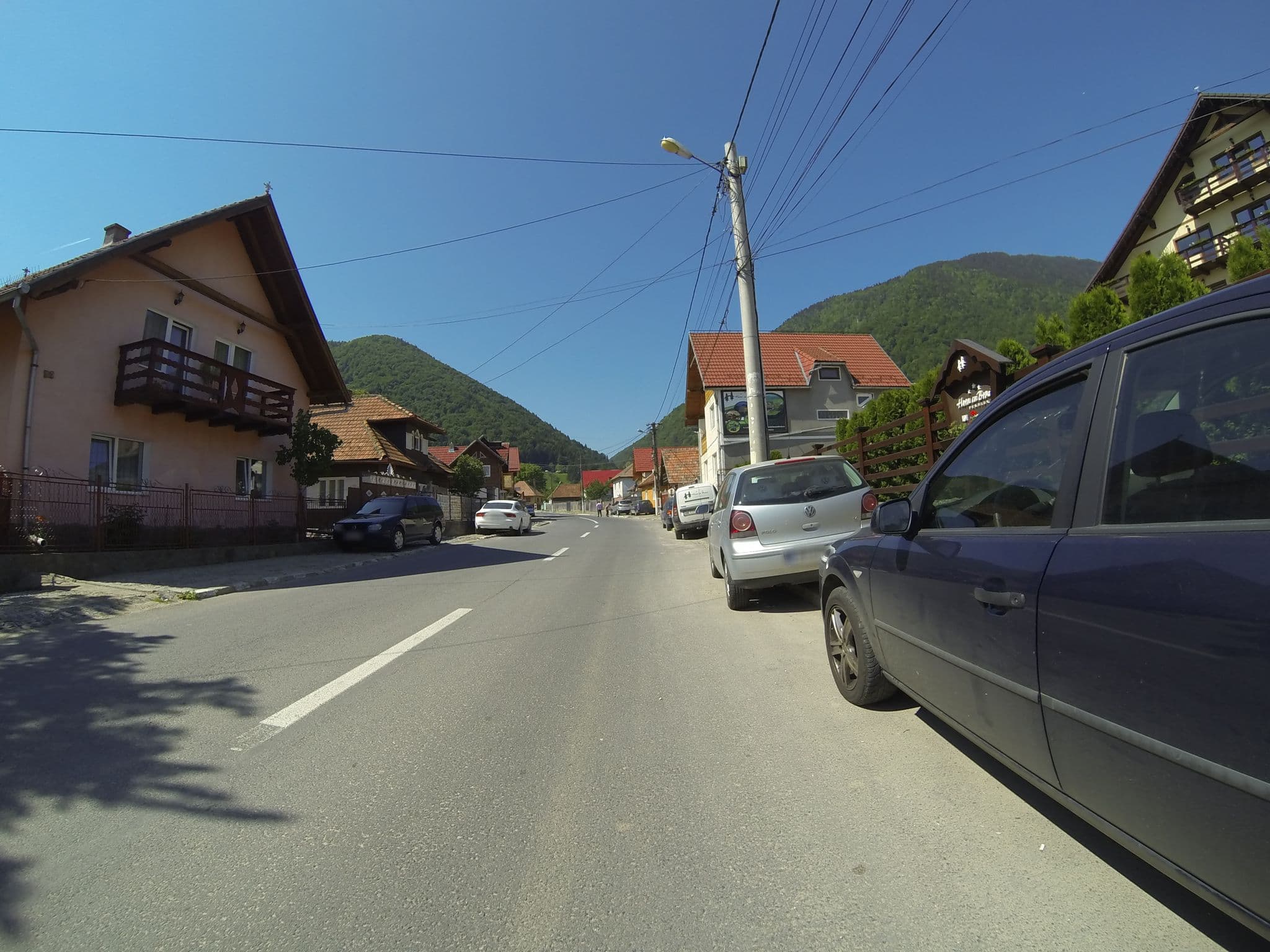 Street view near Hora cu Brazi, Zărnești — © deeeznuuuts (CC BY-SA · Mapillary)
