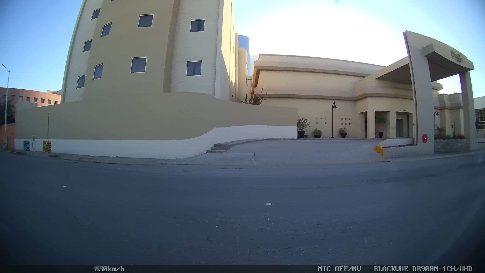 Street view near Hilton Intermall, Torreón — © kaart_4 (CC BY-SA · Mapillary)