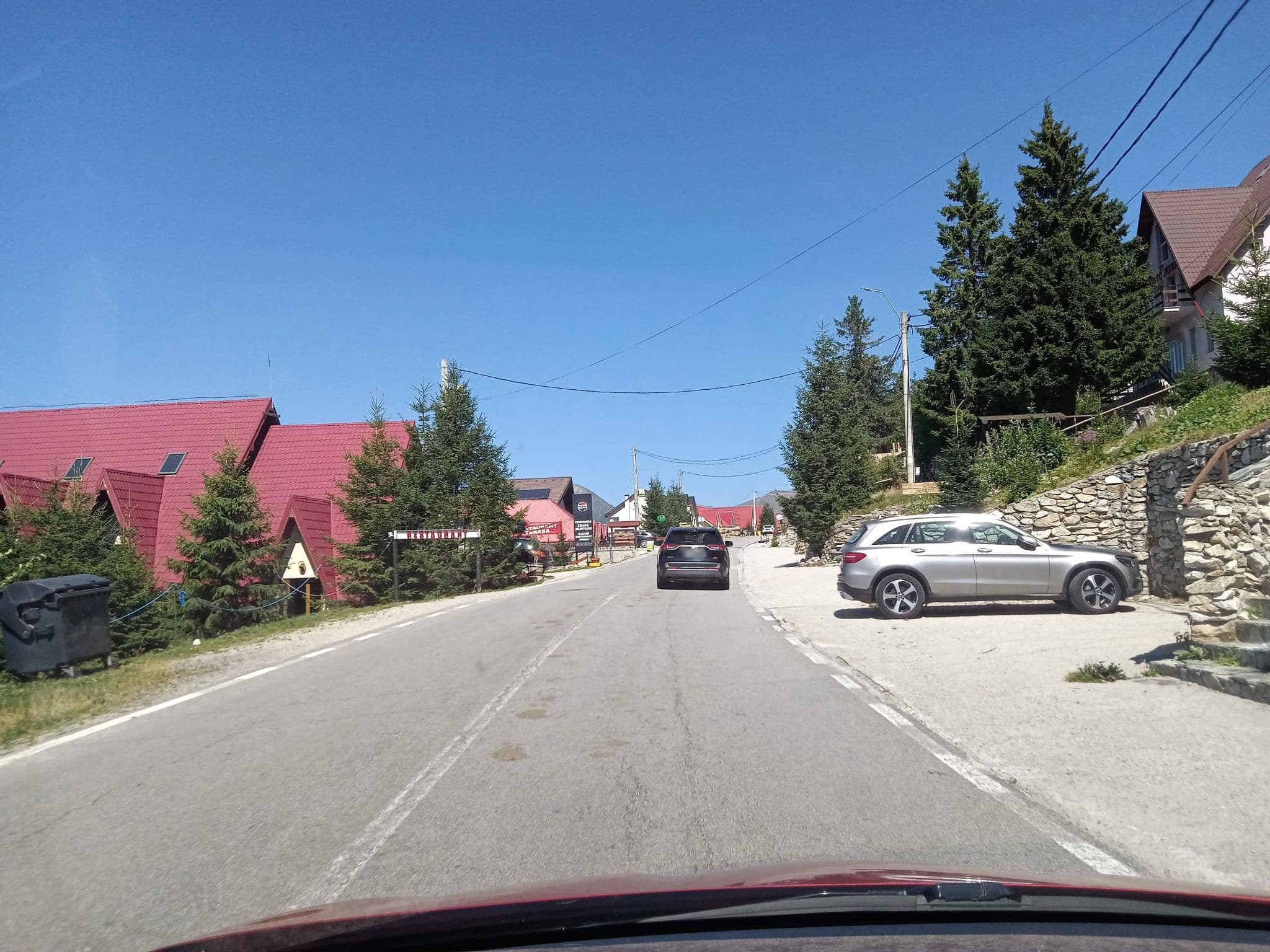 Street view near Pensiunea Safir, Polovragi — © nglf (CC BY-SA · Mapillary)