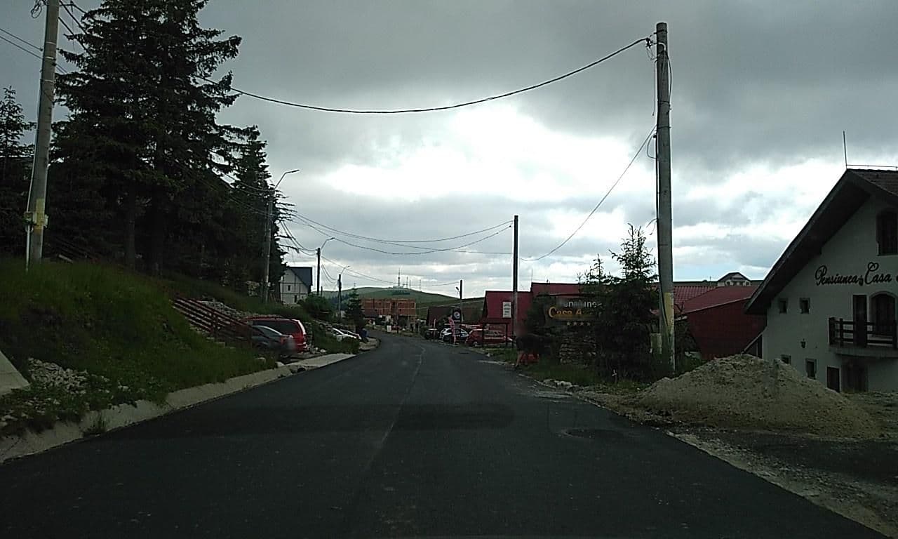 Street view near Pensiunea Casa Ancuței, Polovragi — © tavi (CC BY-SA · Mapillary)