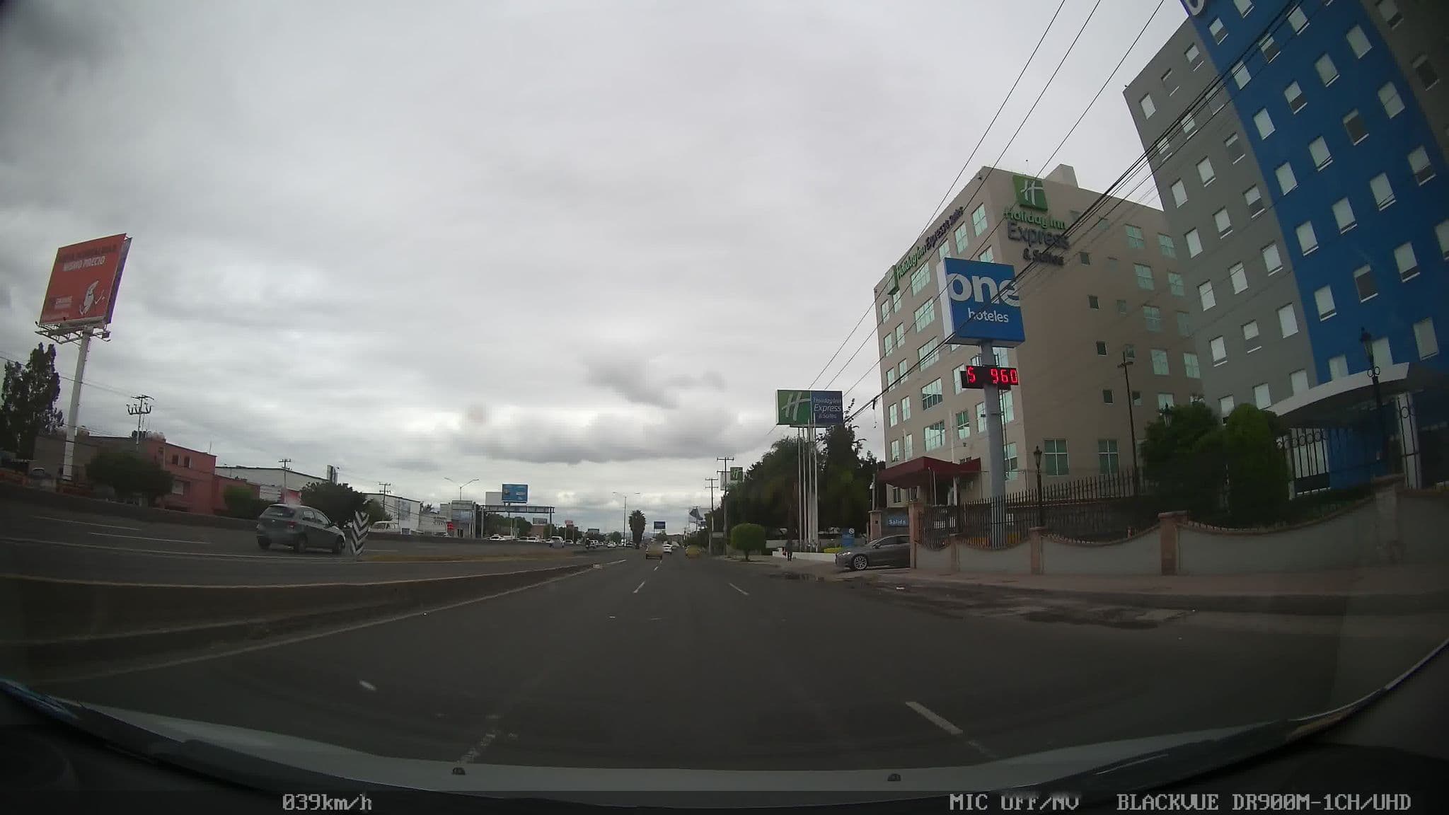 Street view near One Hoteles, Santiago de Querétaro — © kaart_1 (CC BY-SA · Mapillary)