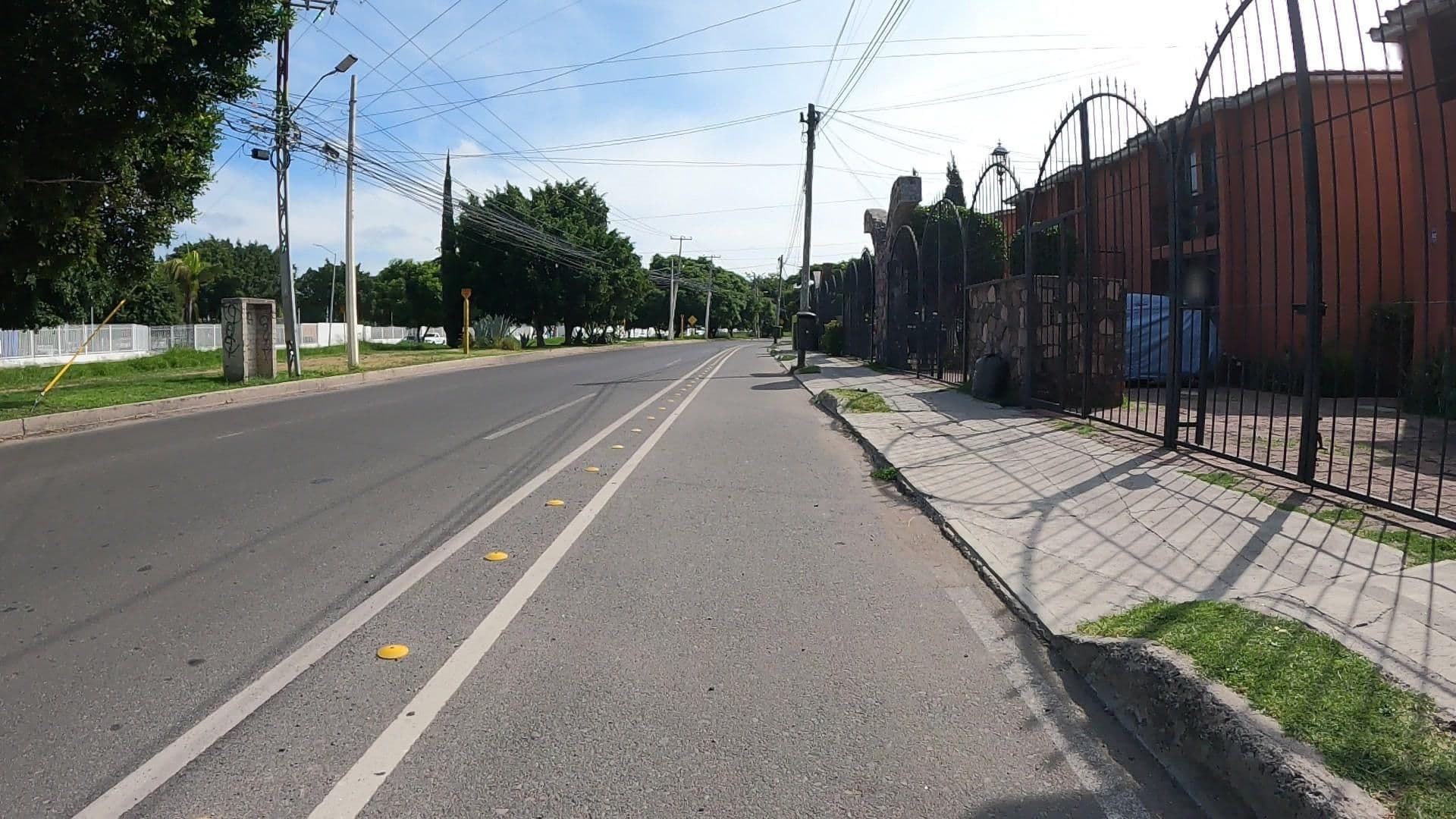 Street view near Hotel Camelinas, Santiago de Querétaro — © sergiofloro (CC BY-SA · Mapillary)