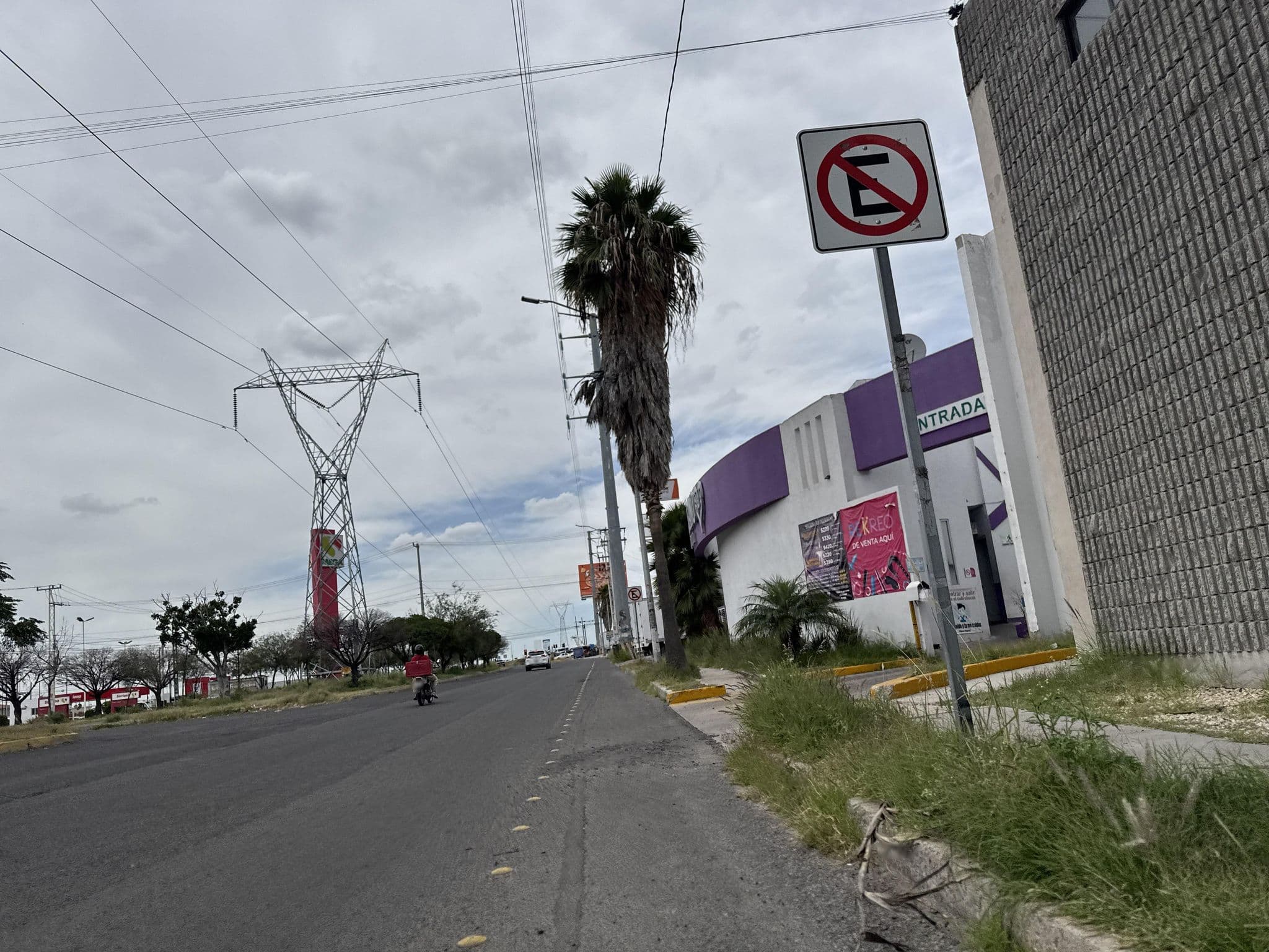 Street view near Pagano Motel Boulevard De La Nación, Sergio Villaseñor — © JanetB (CC BY-SA · Mapillary)