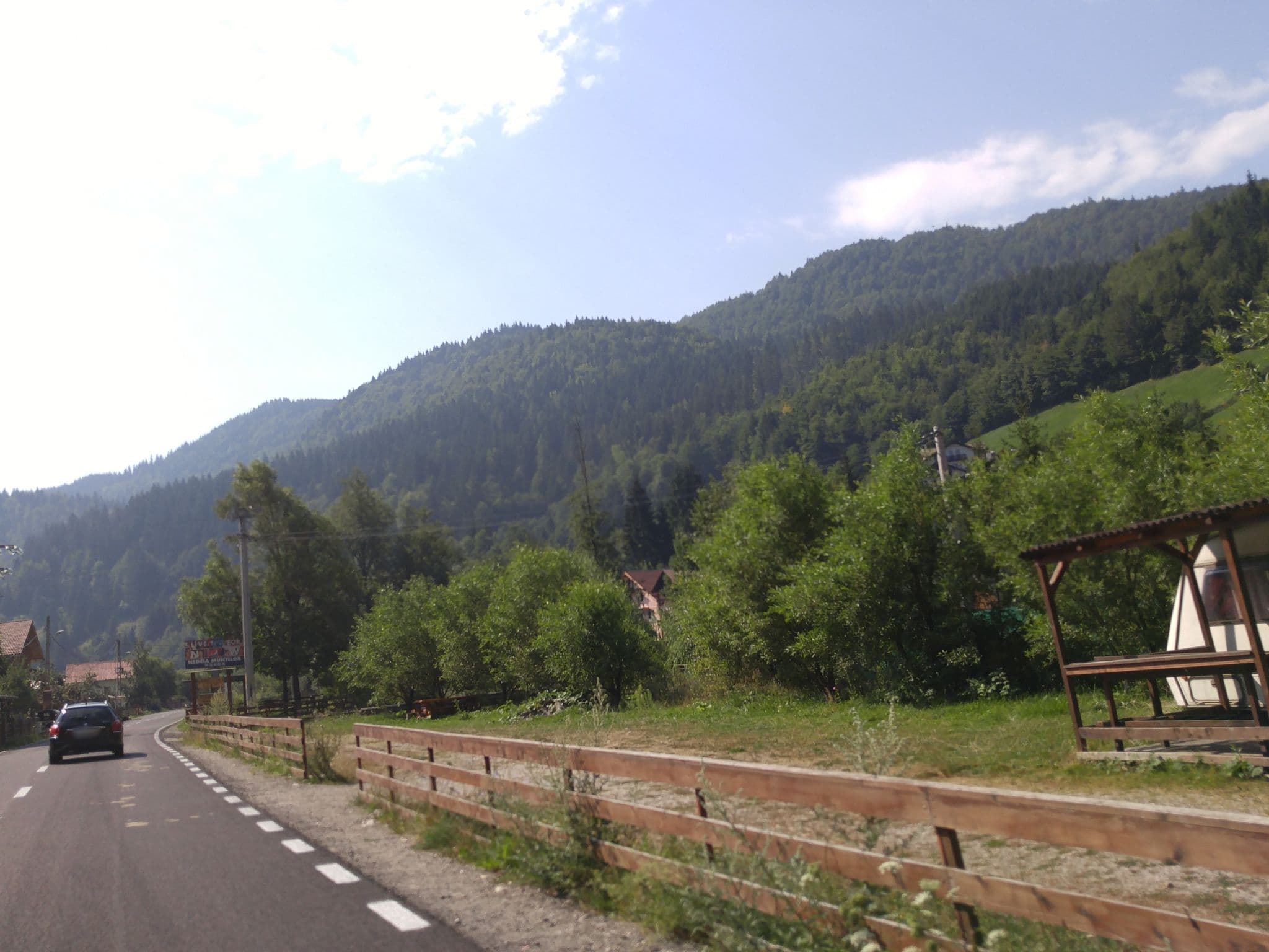 Street view near Pensiunea Darius, Moeciu de Jos